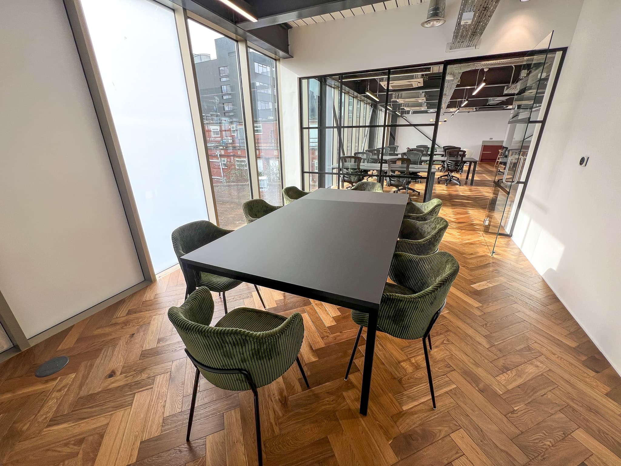 Private built-in meeting room 
