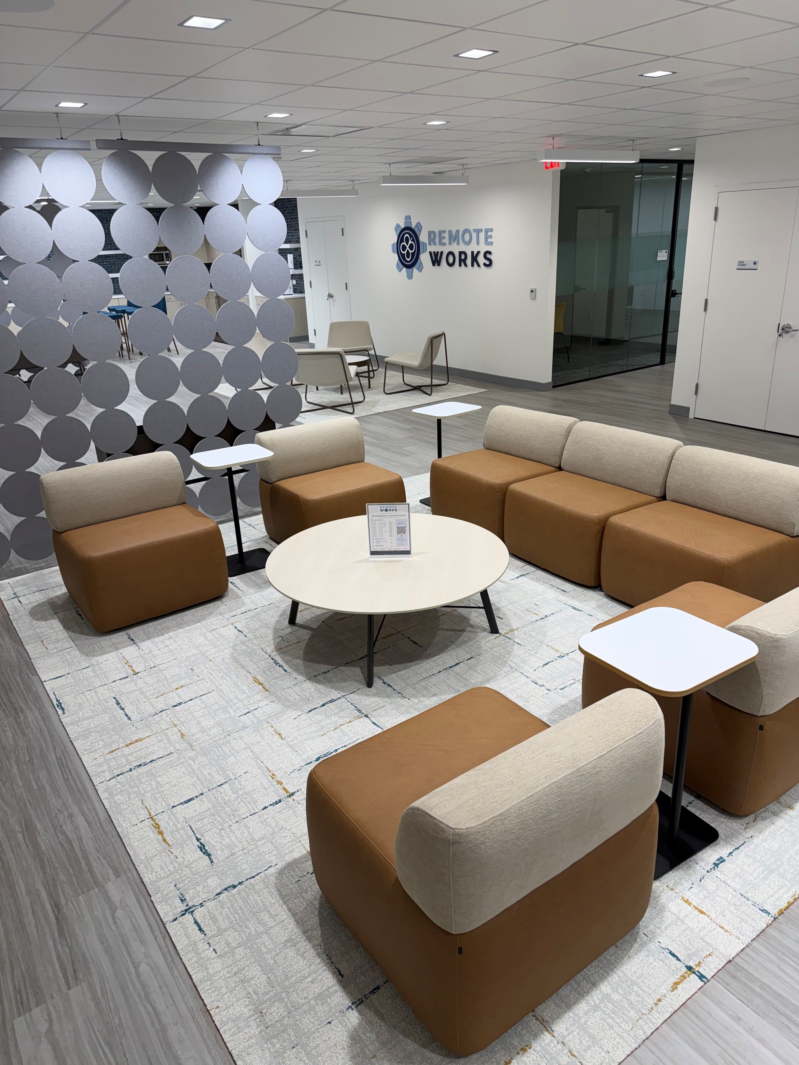 Open Lounge / Art Gallery 