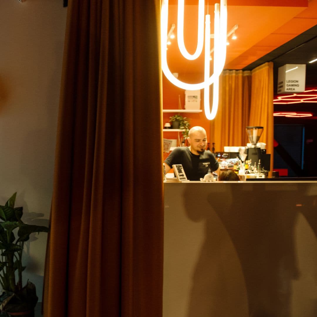 Our coffeeshop & bar is ready to serve delicious refreshments throughout your day. Our coffeeshop & bar is ready to serve delicious refreshments throughout your day.
