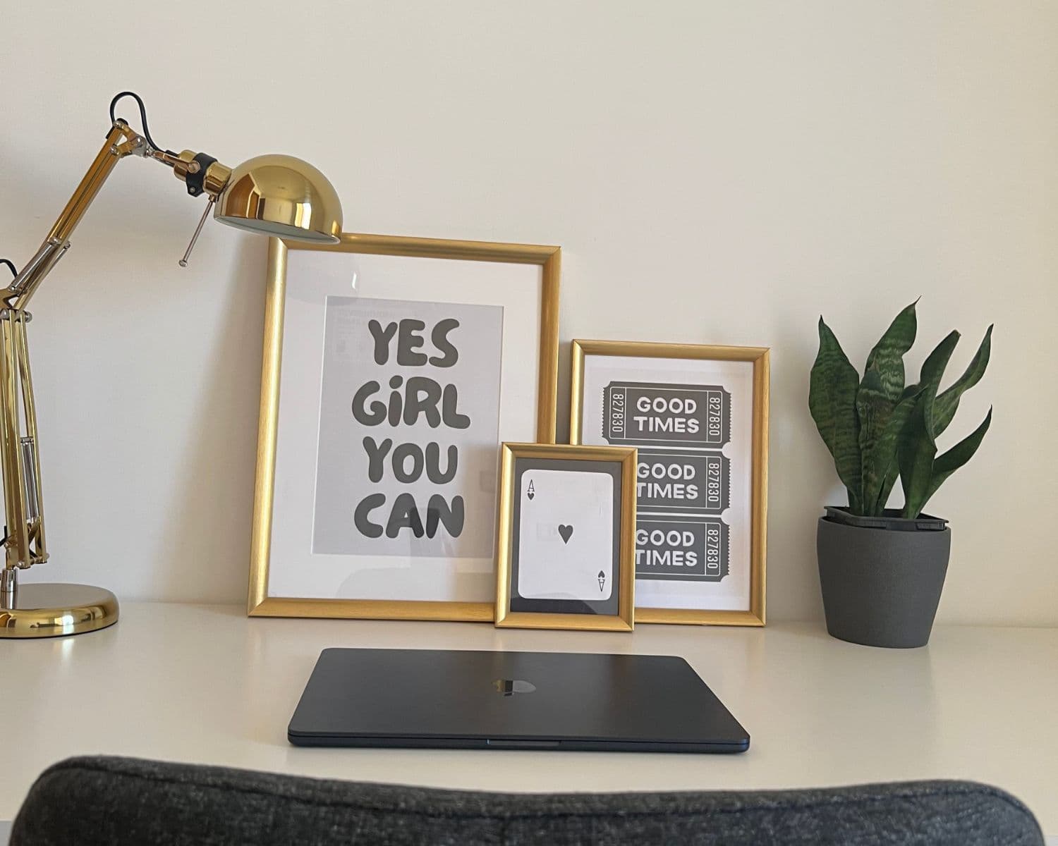 Private office 2 decor Private office 2 decor