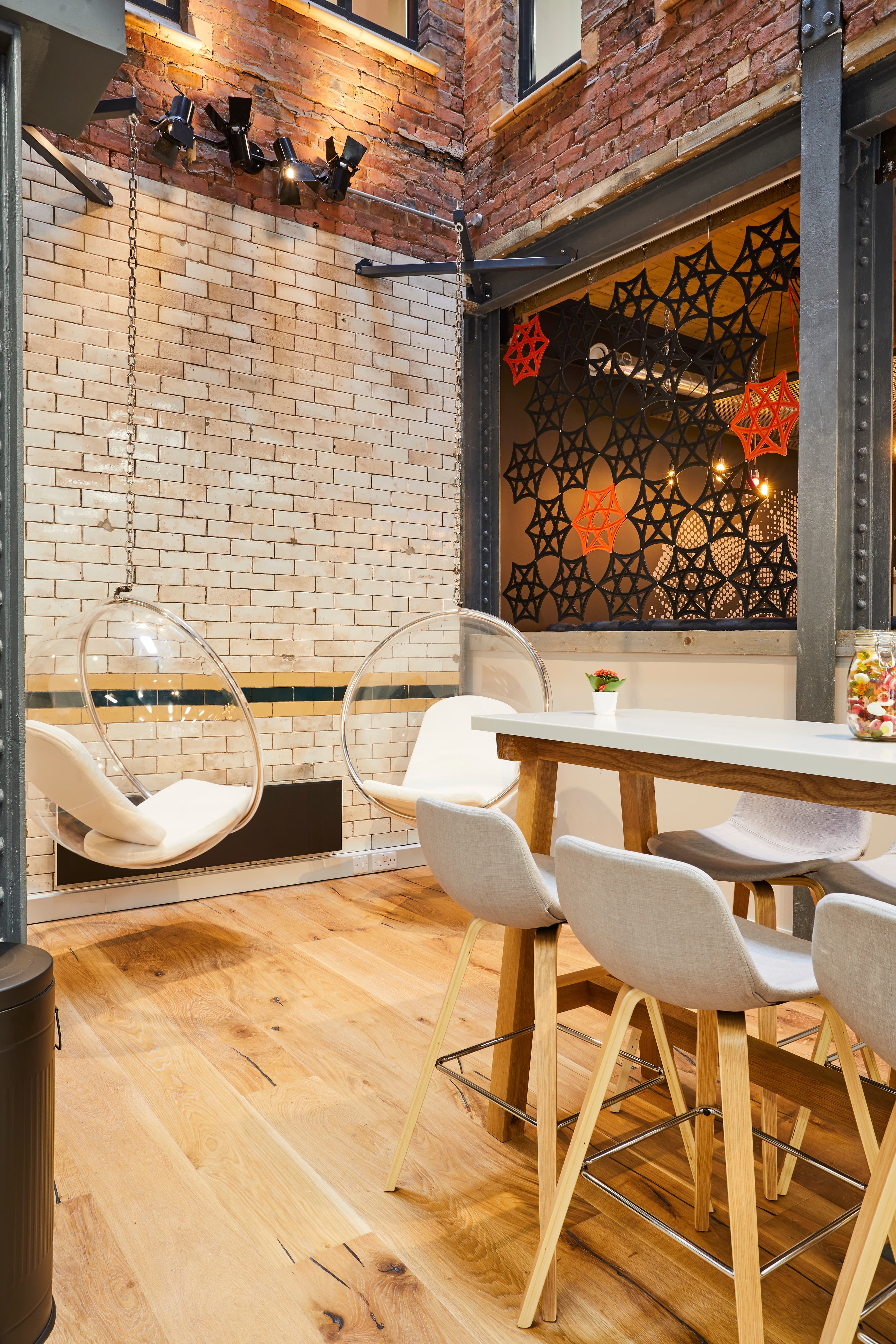 Coworking & Breakout Speace Coworking & Breakout Speace