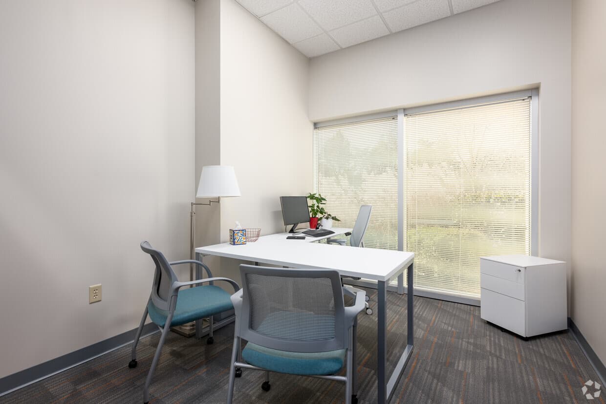 Medium Window Office