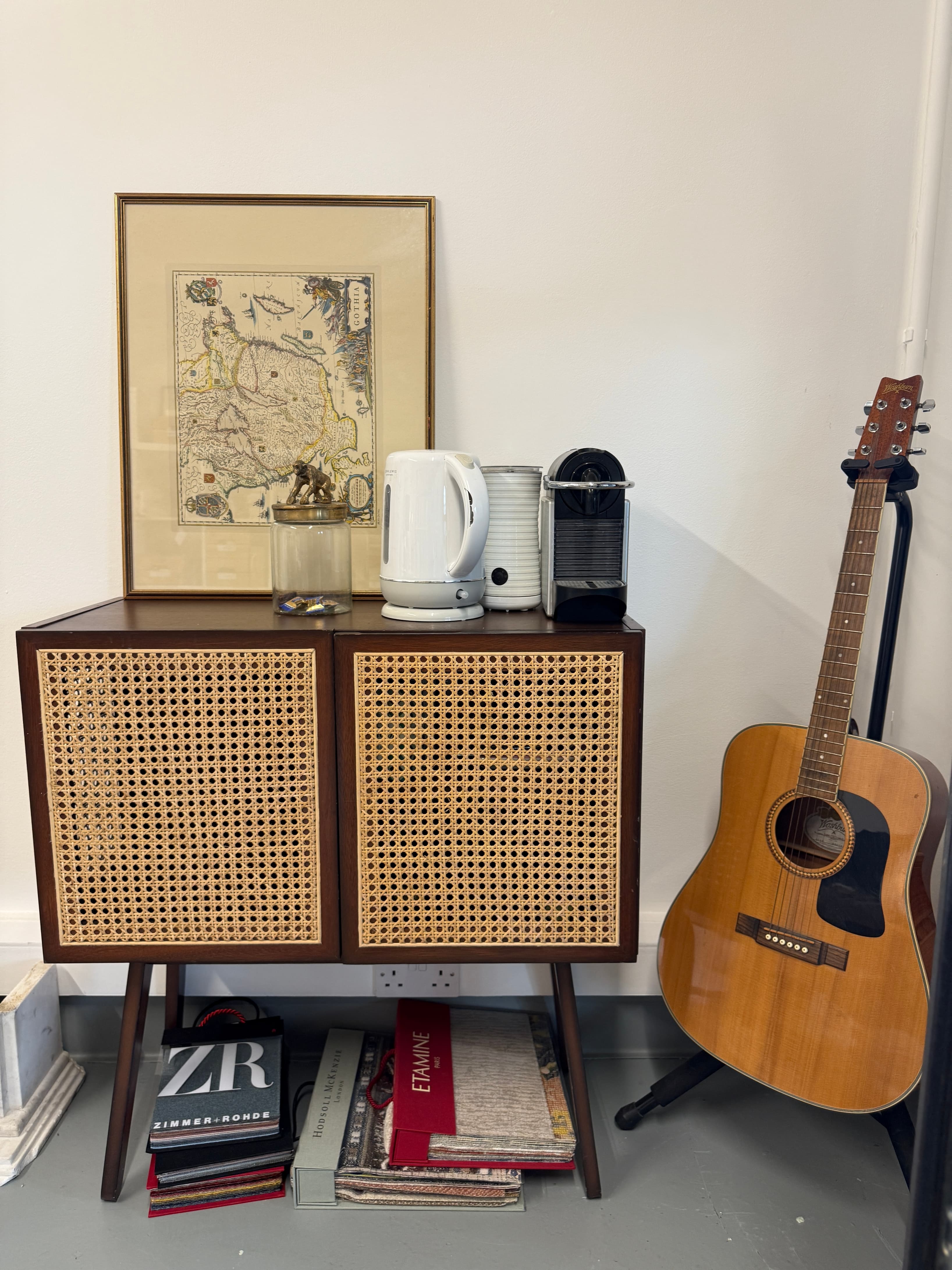 Coffee machine and water boiler 
