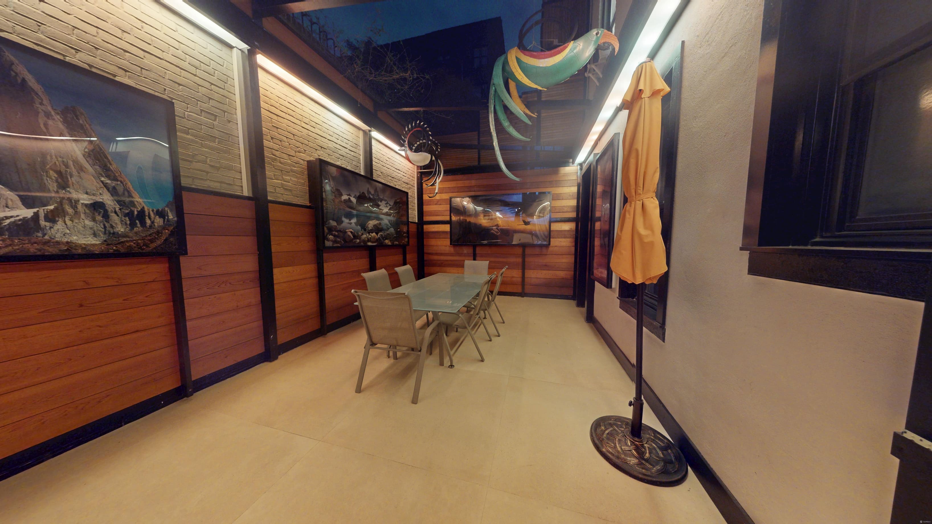 1HomeOffice Long Courtyard