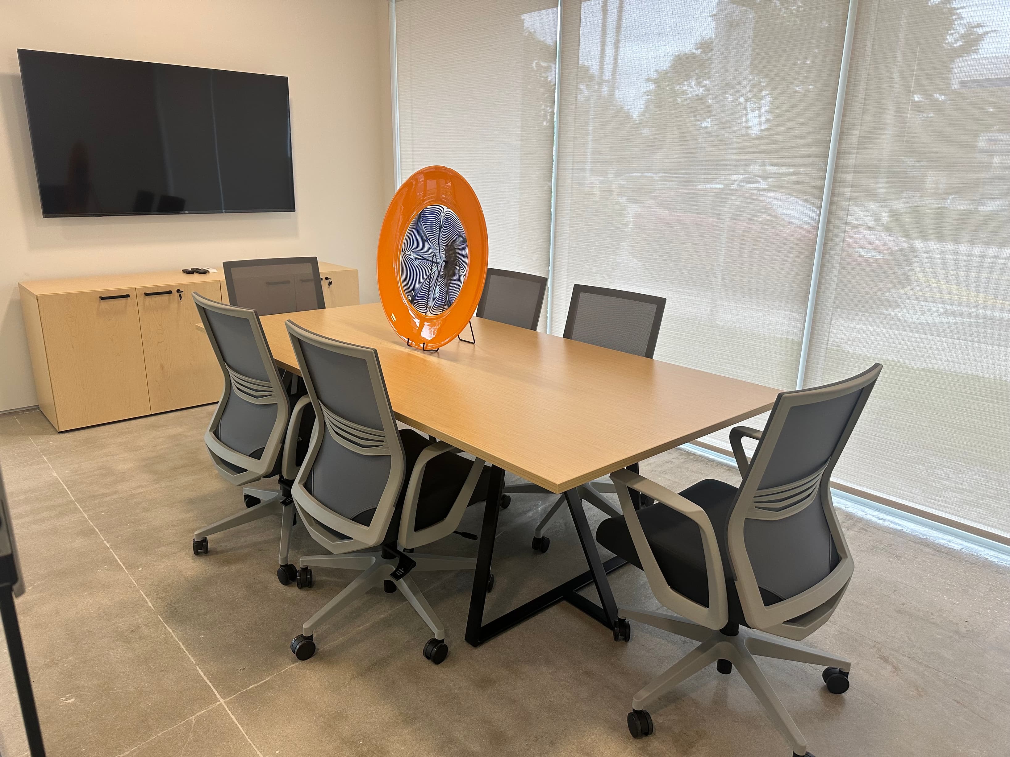 Fully equipped conference room that is presentation‑ready