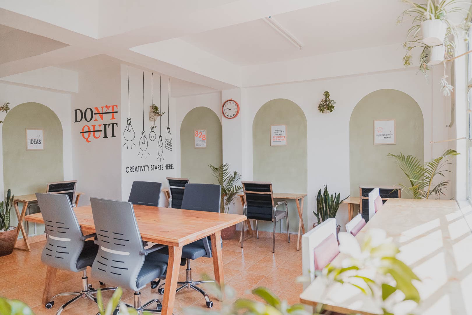 A clean, professional workspace at Visara suitable for small teams and short-term project work.