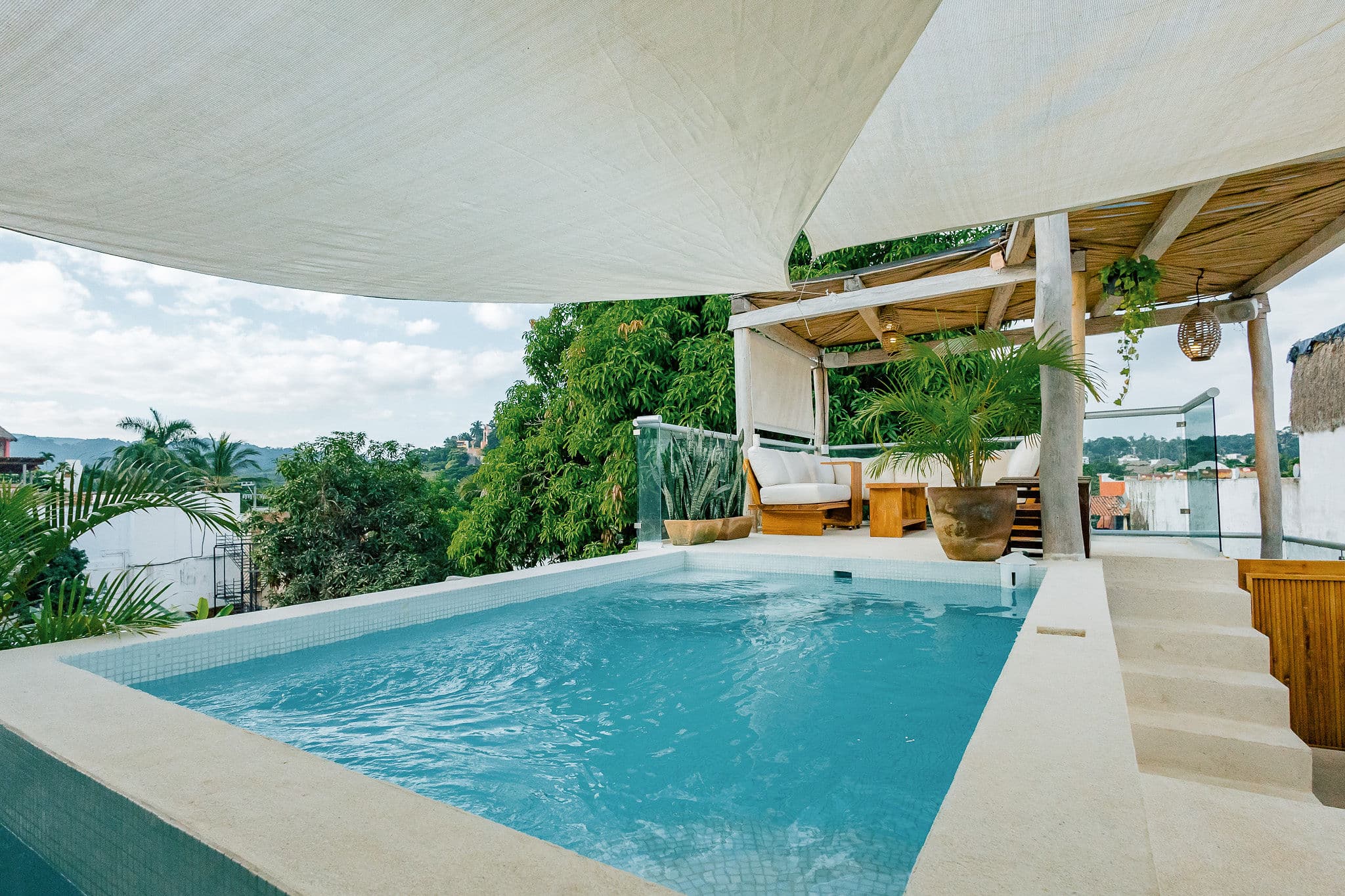 Pool and Lounge