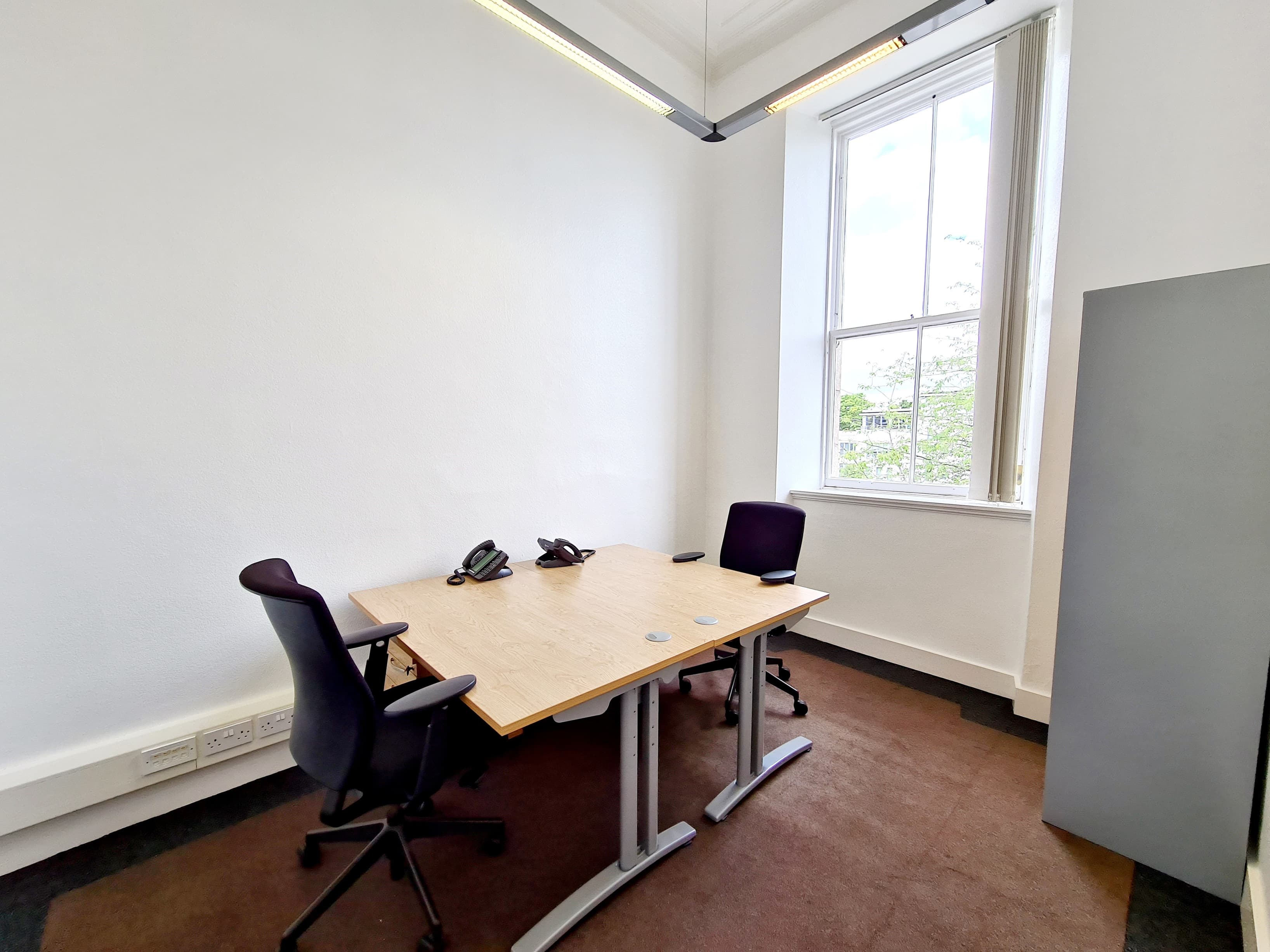 2 Desk 2 Desk