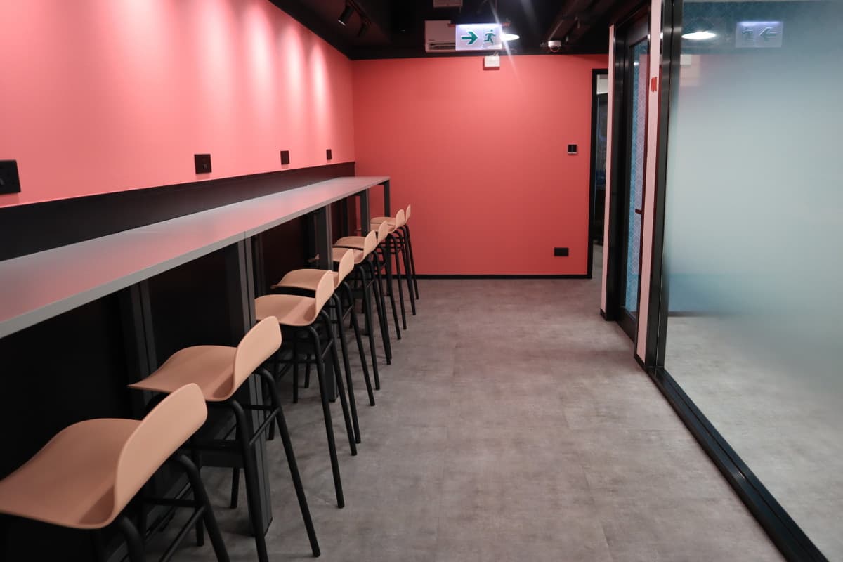 Hot Desks with flexible seating