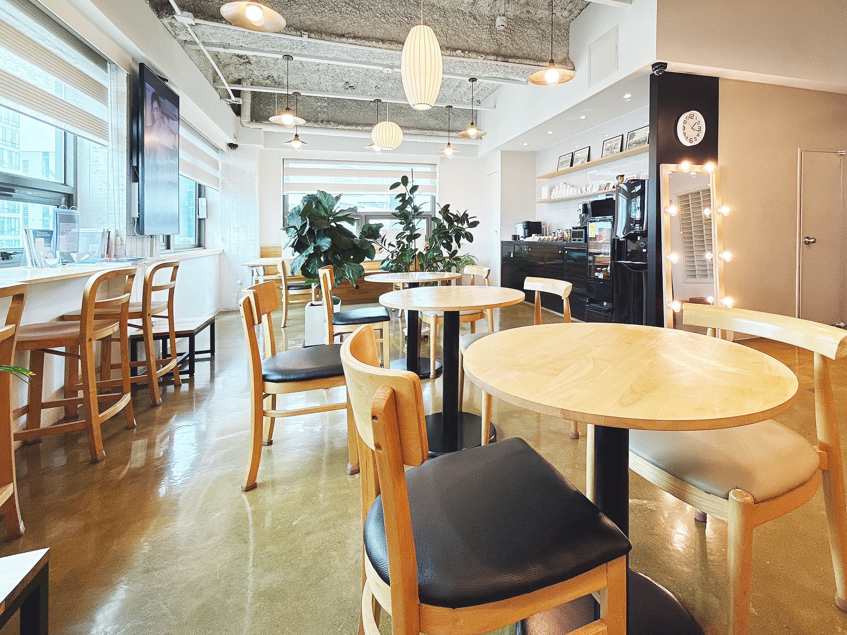 Co-working space & lounge Co-working space & lounge