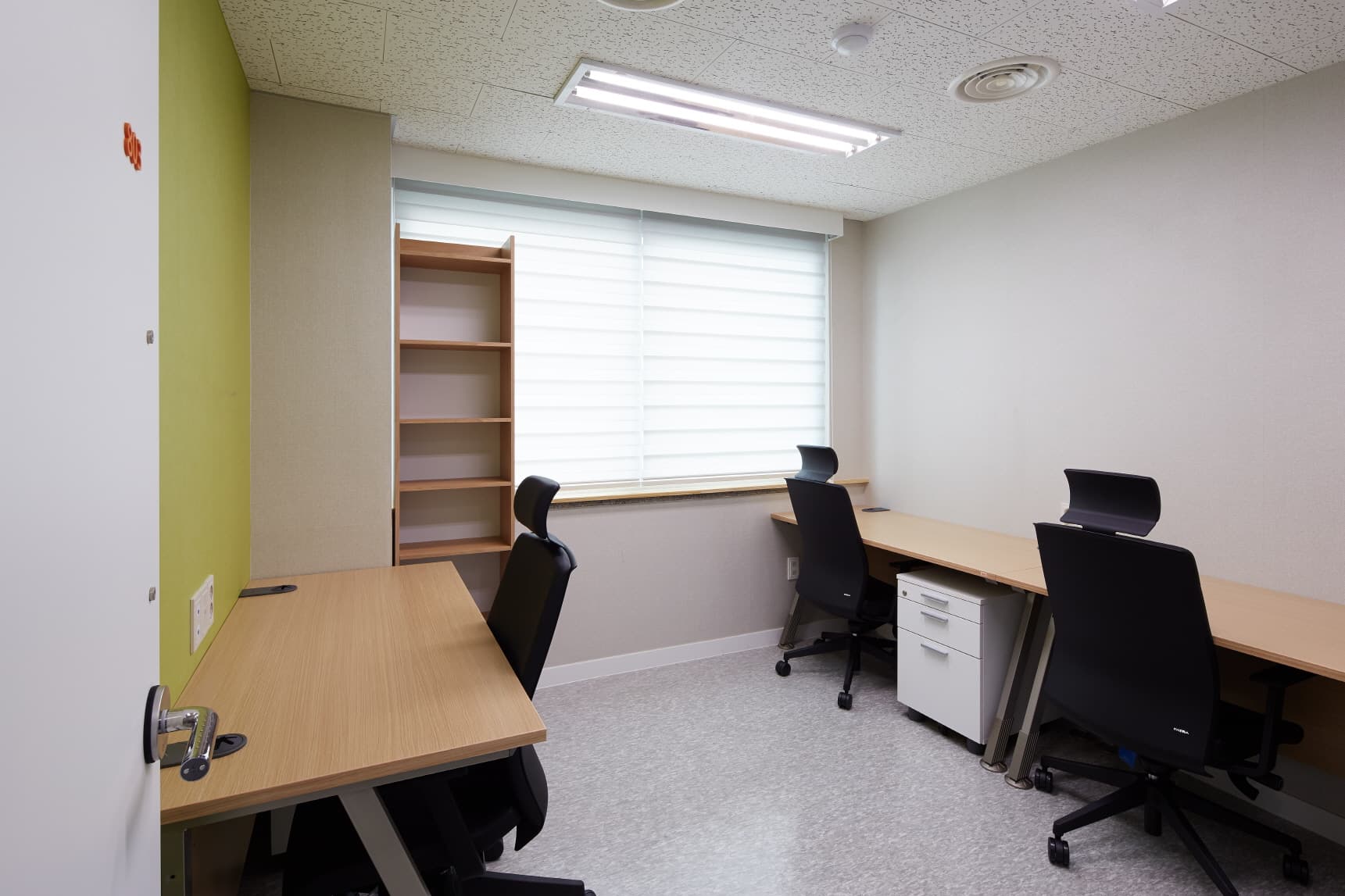 Private office for 3 people Private office for 3 people