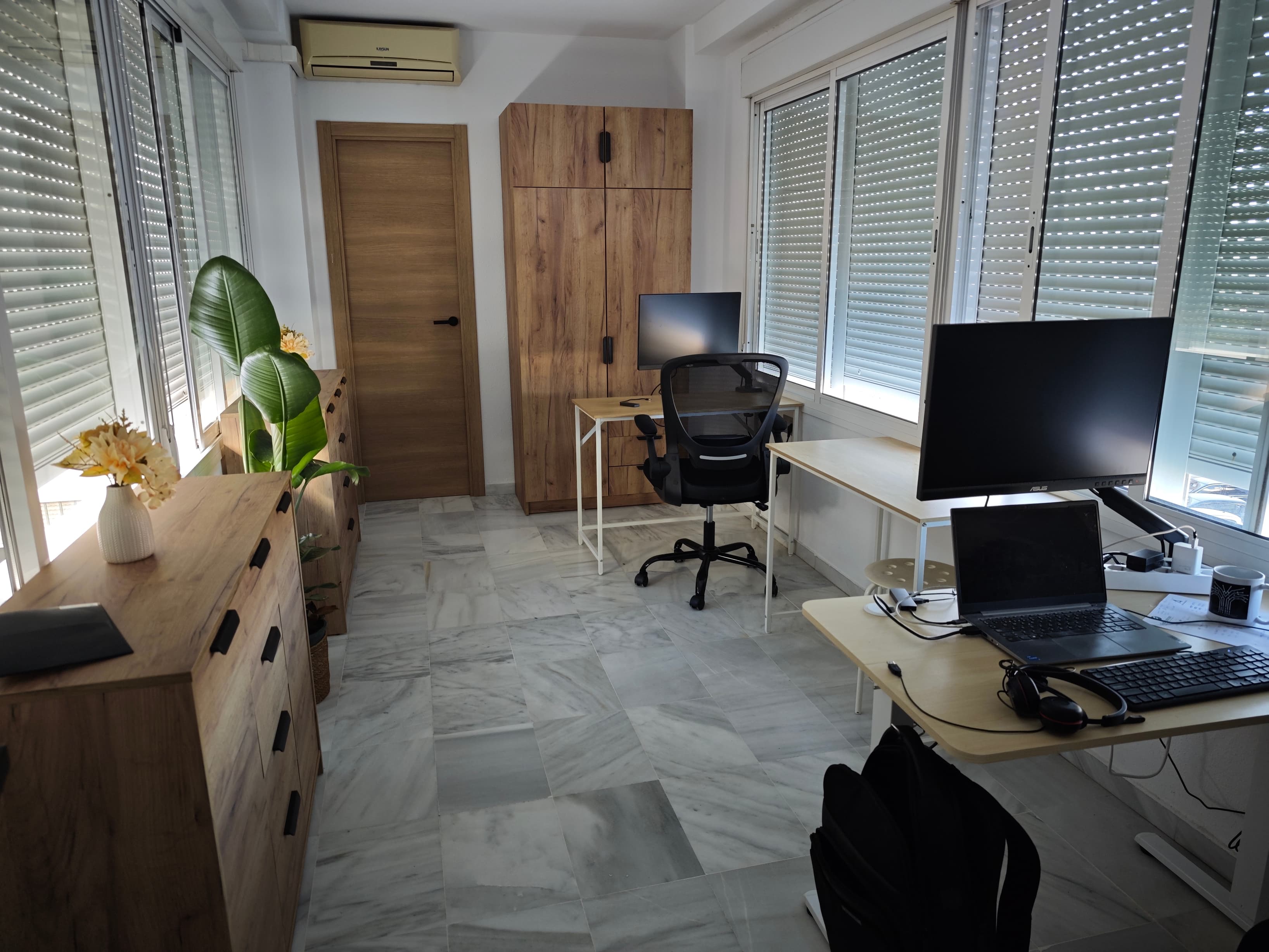 Desks room Desks room