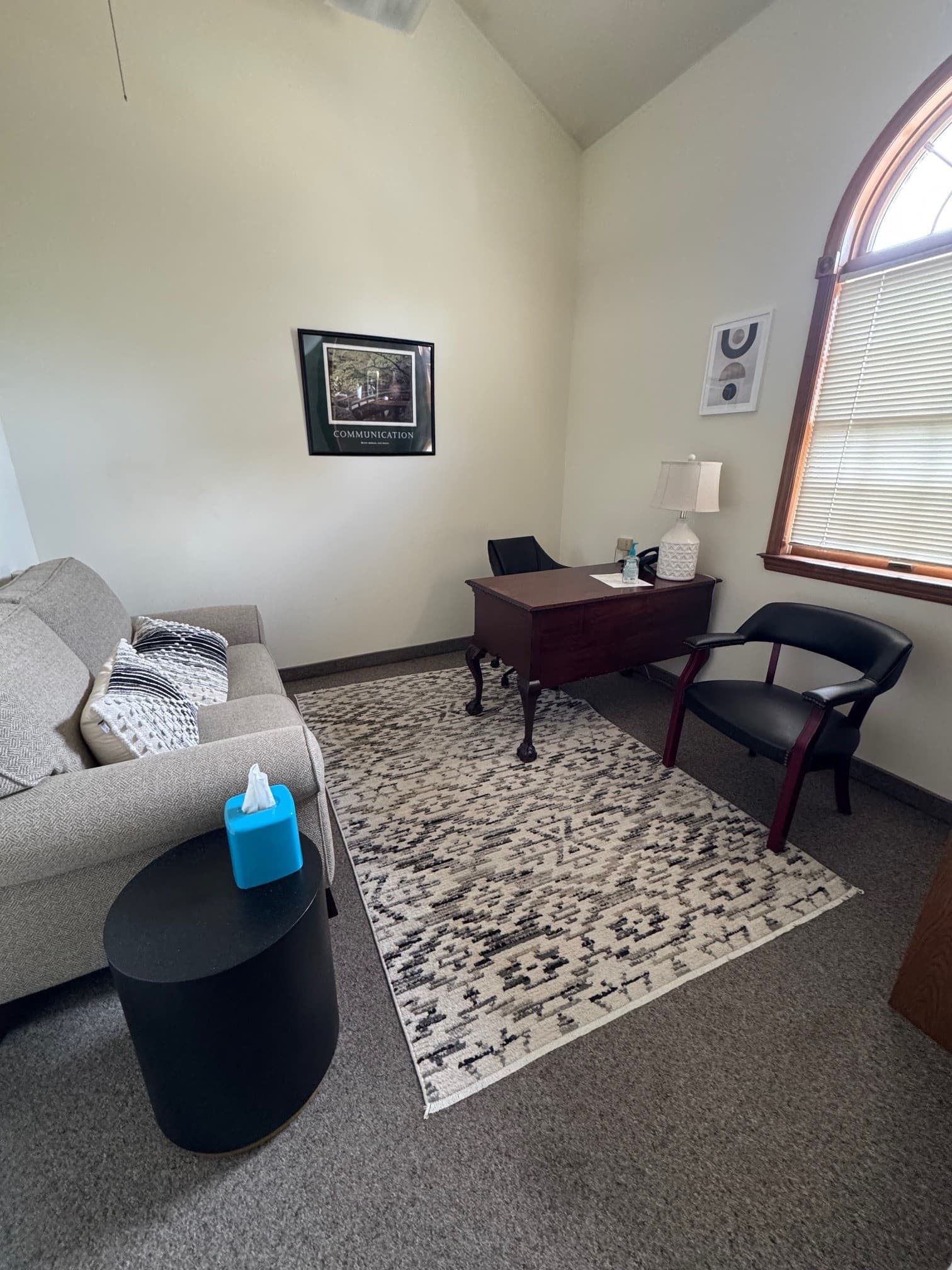 Room TR-2F - Private day office space Room TR-2F - Private day office space