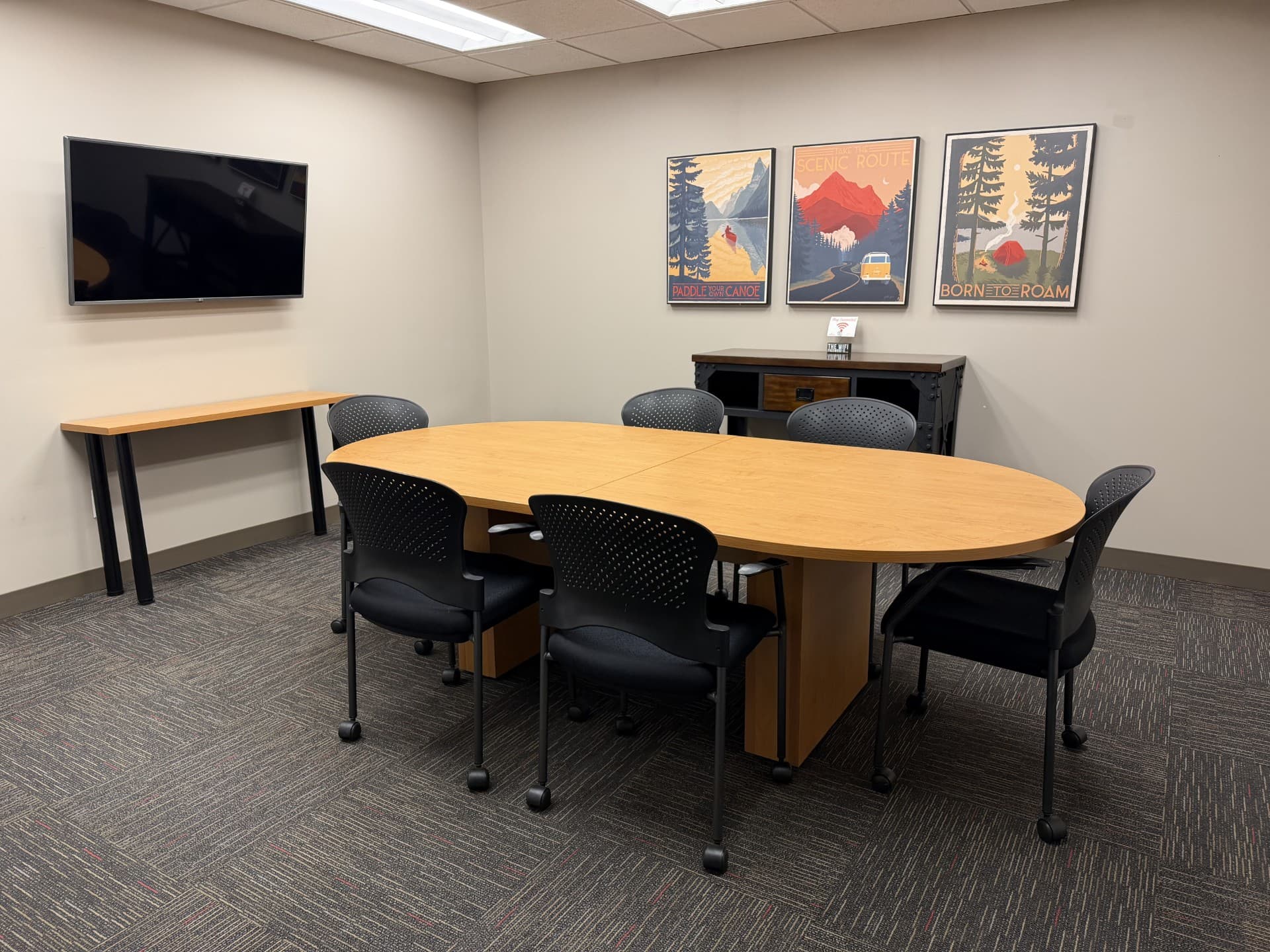 6 Person Meeting Room