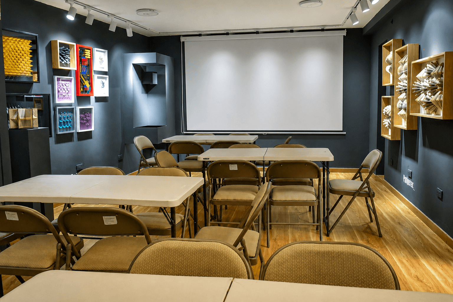 Puedes reservar el auditorio por separado.