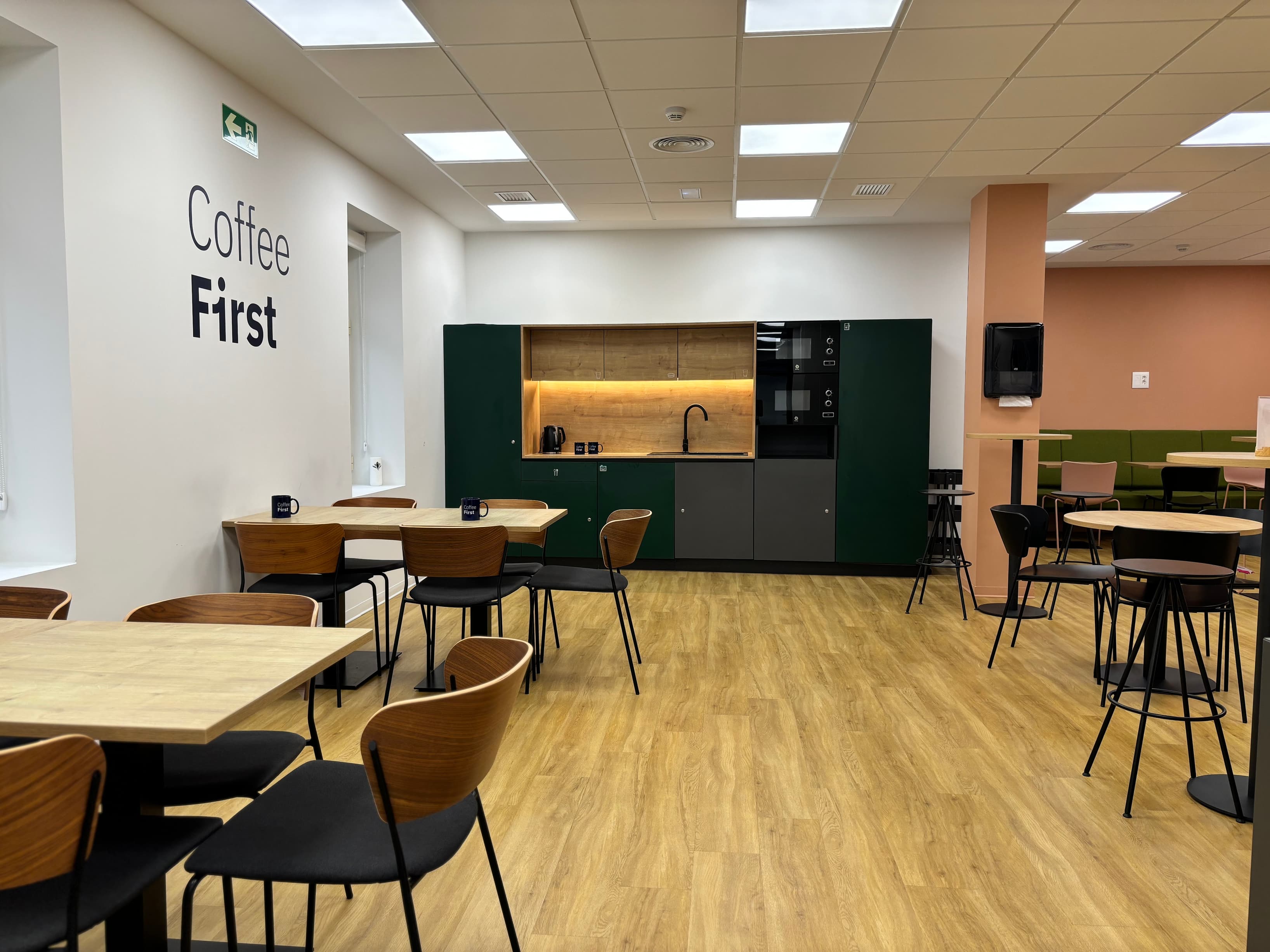 Kitchen & Lounge Area Kitchen & Lounge Area