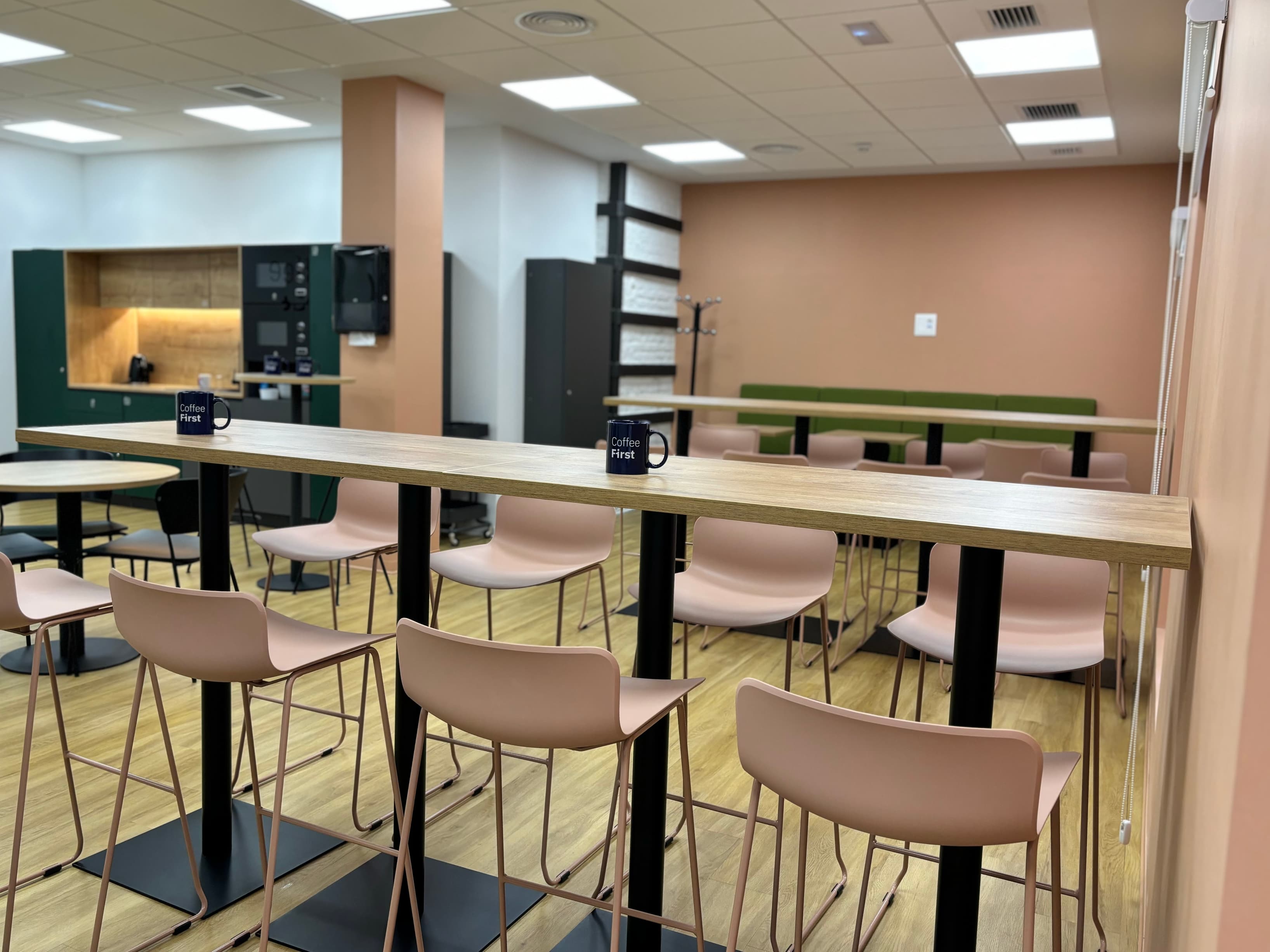 Kitchen & Lounge Area Kitchen & Lounge Area