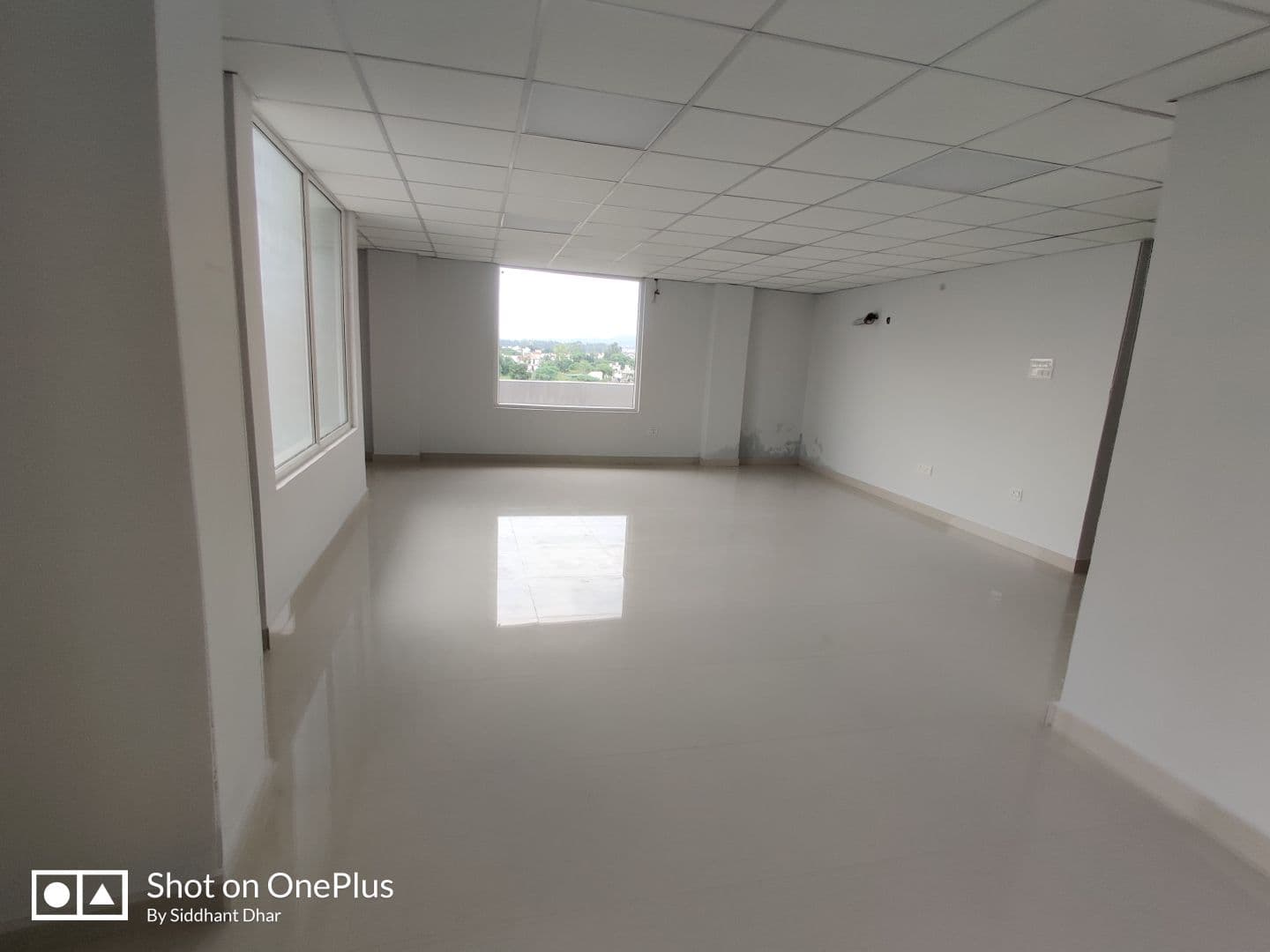 spacious and open plan floor for flexible office customization spacious and open plan floor for flexible office customization