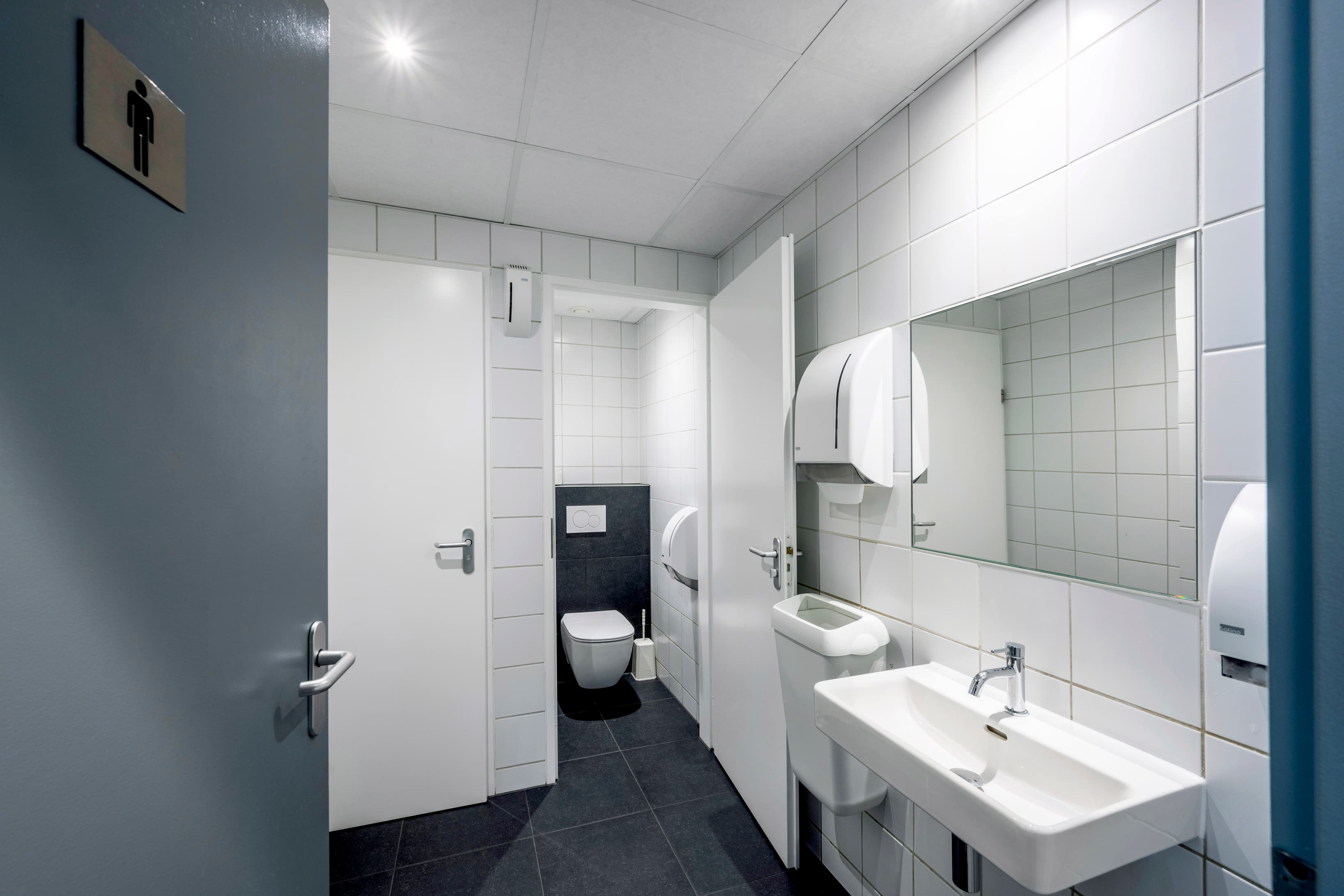 Clean restroom facilities within the Atoomweg 350 office building