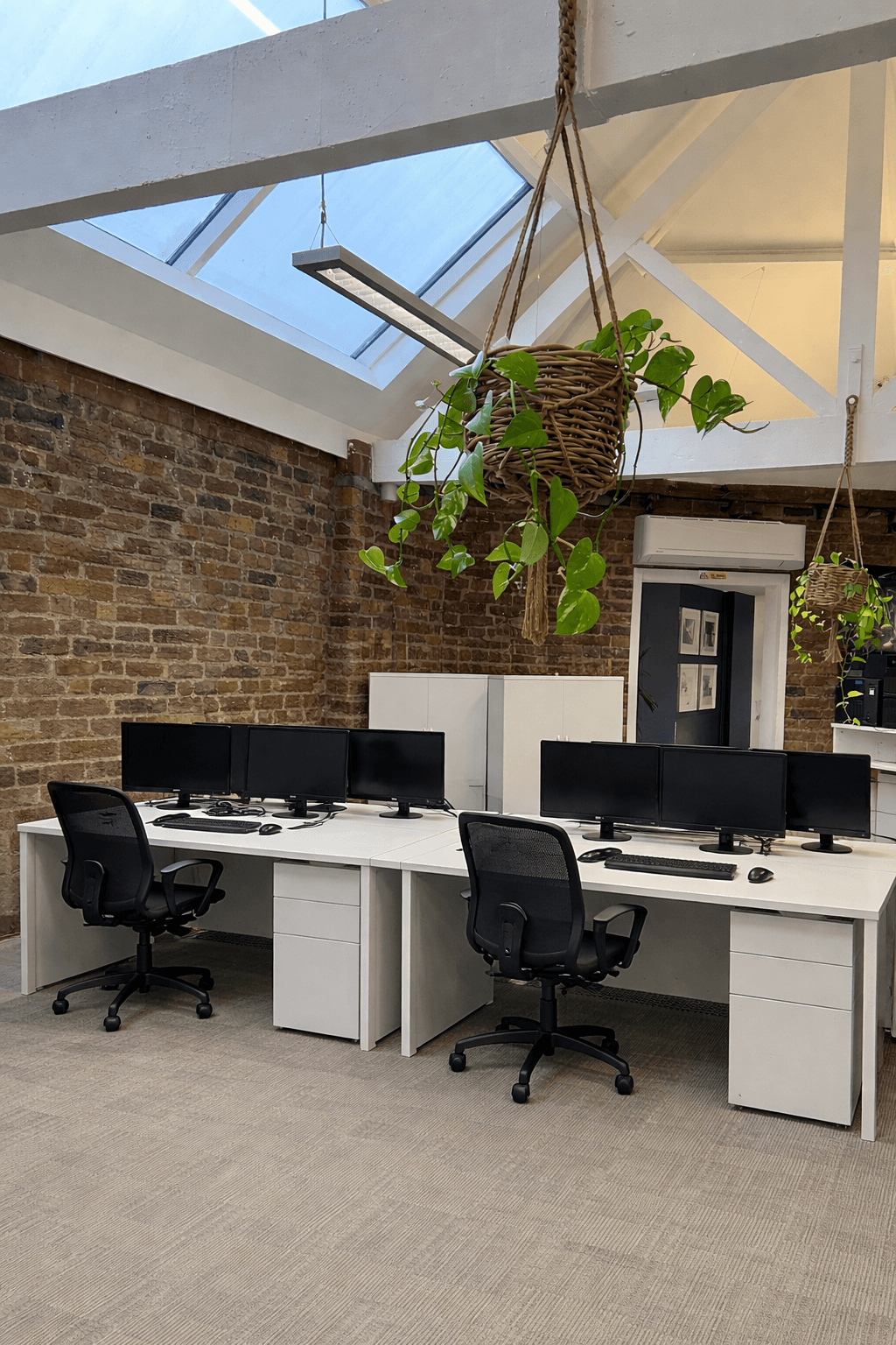 Four desk spaces available for rent Four desk spaces available for rent