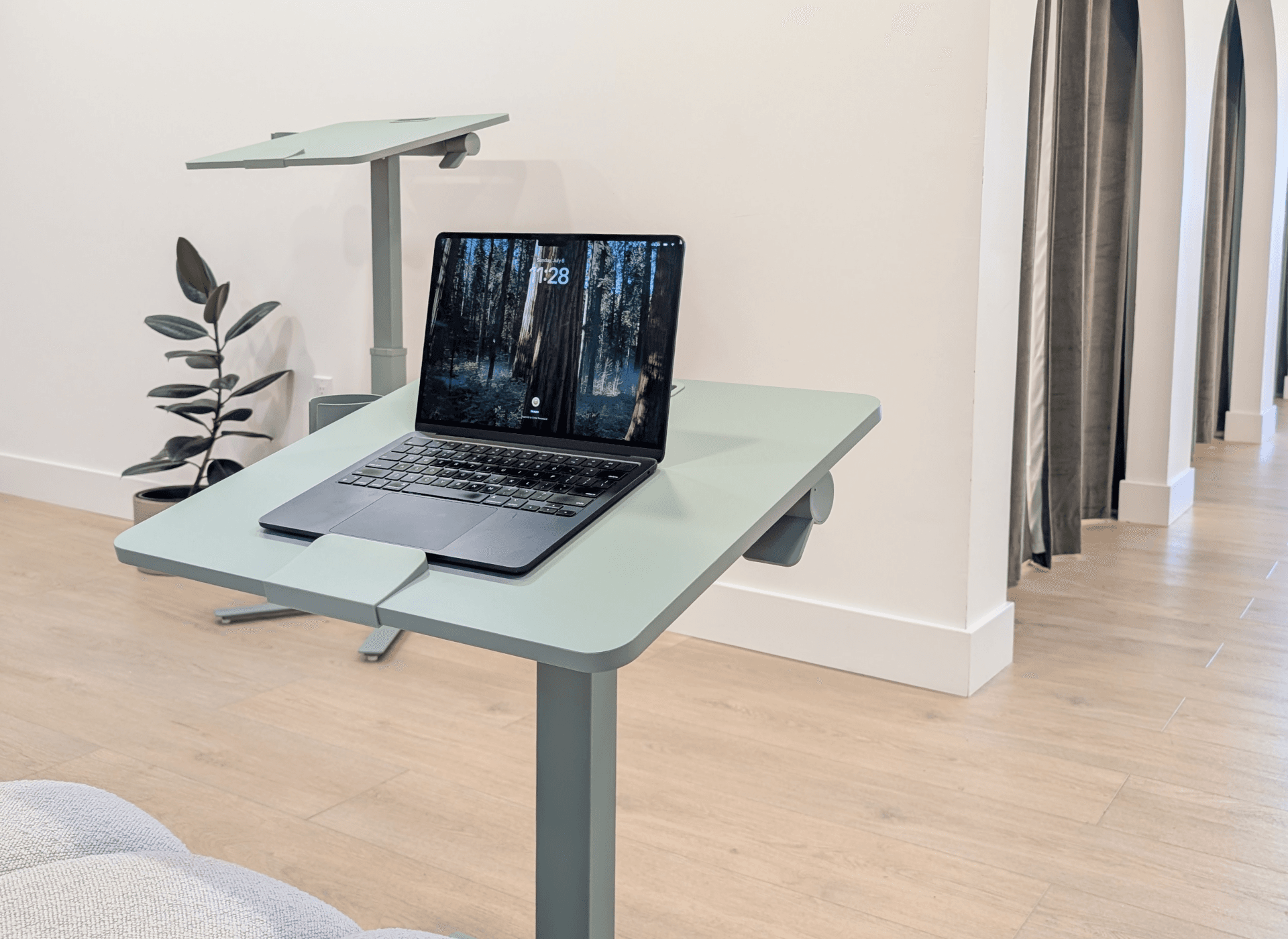 Laptop lounge