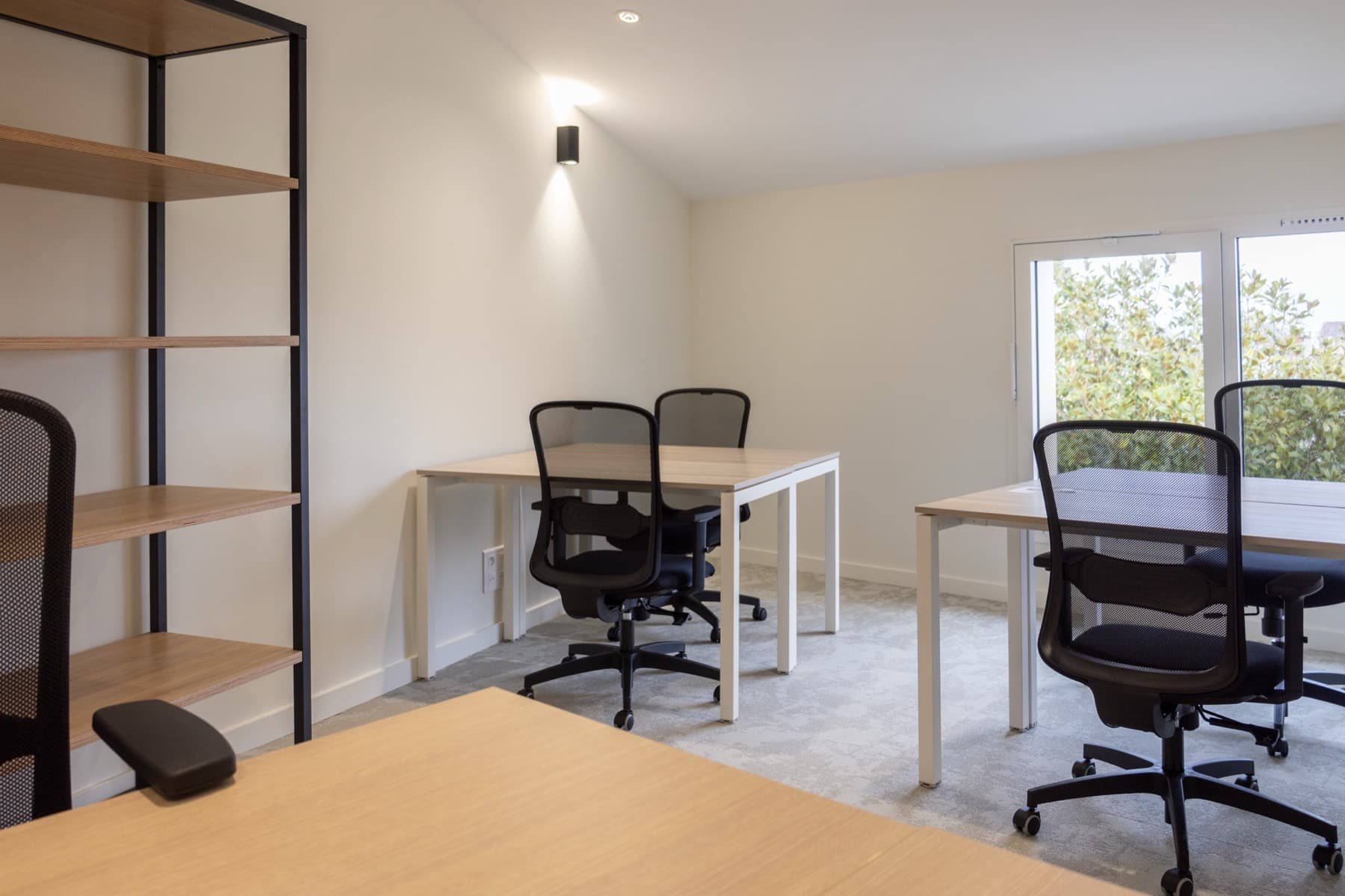 Private office for 4 to 6, overlooking the garden Private office for 4 to 6, overlooking the garden