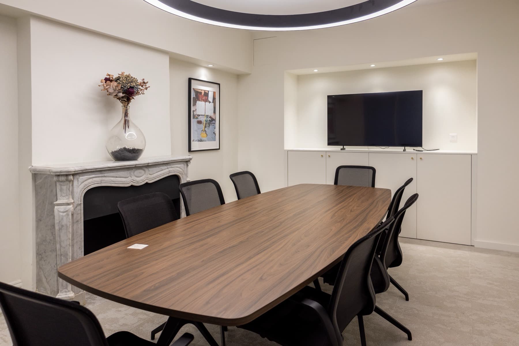 Grenat meeting room, 8 seats, included for office members Grenat meeting room, 8 seats, included for office members
