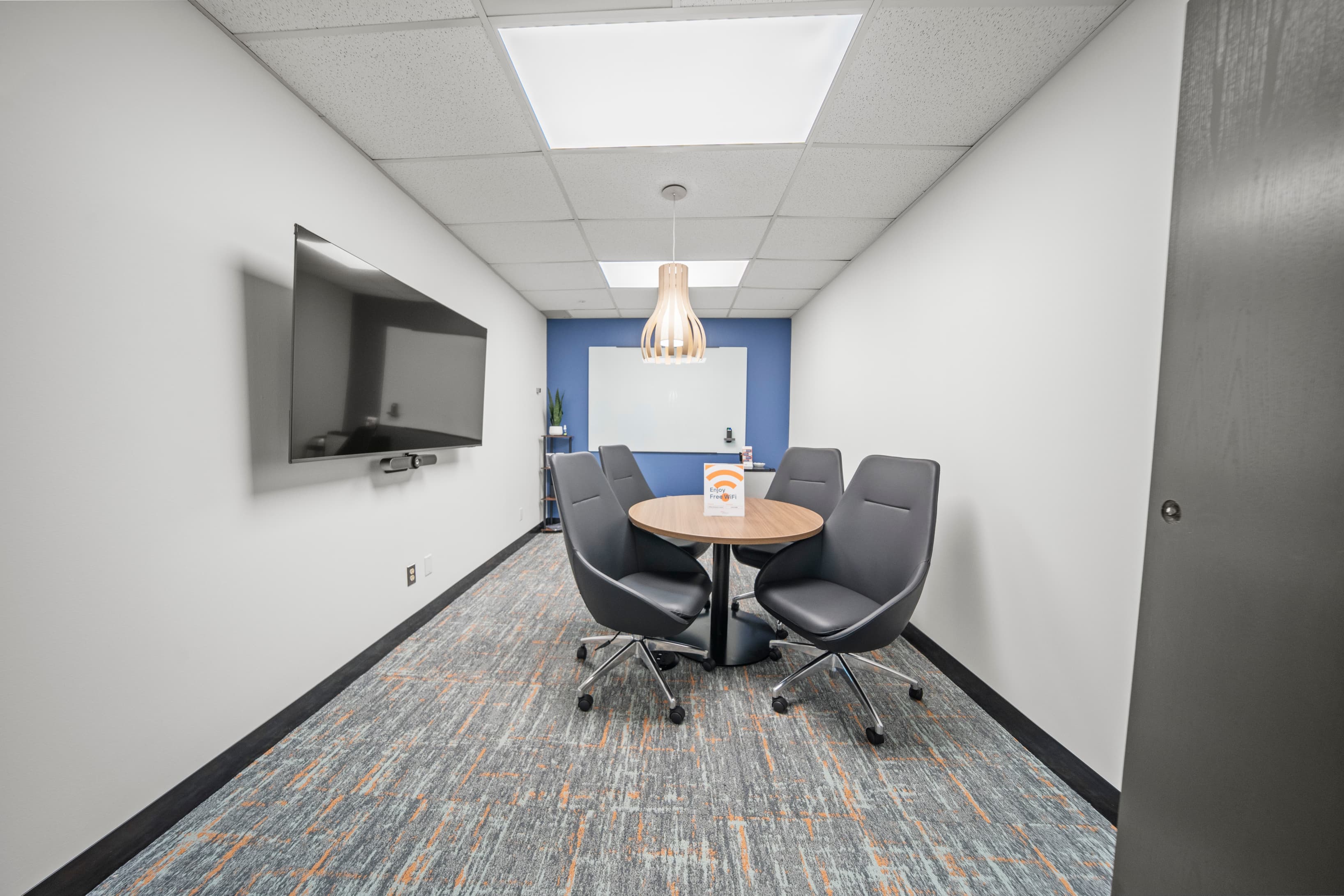 4-person Meeting Room