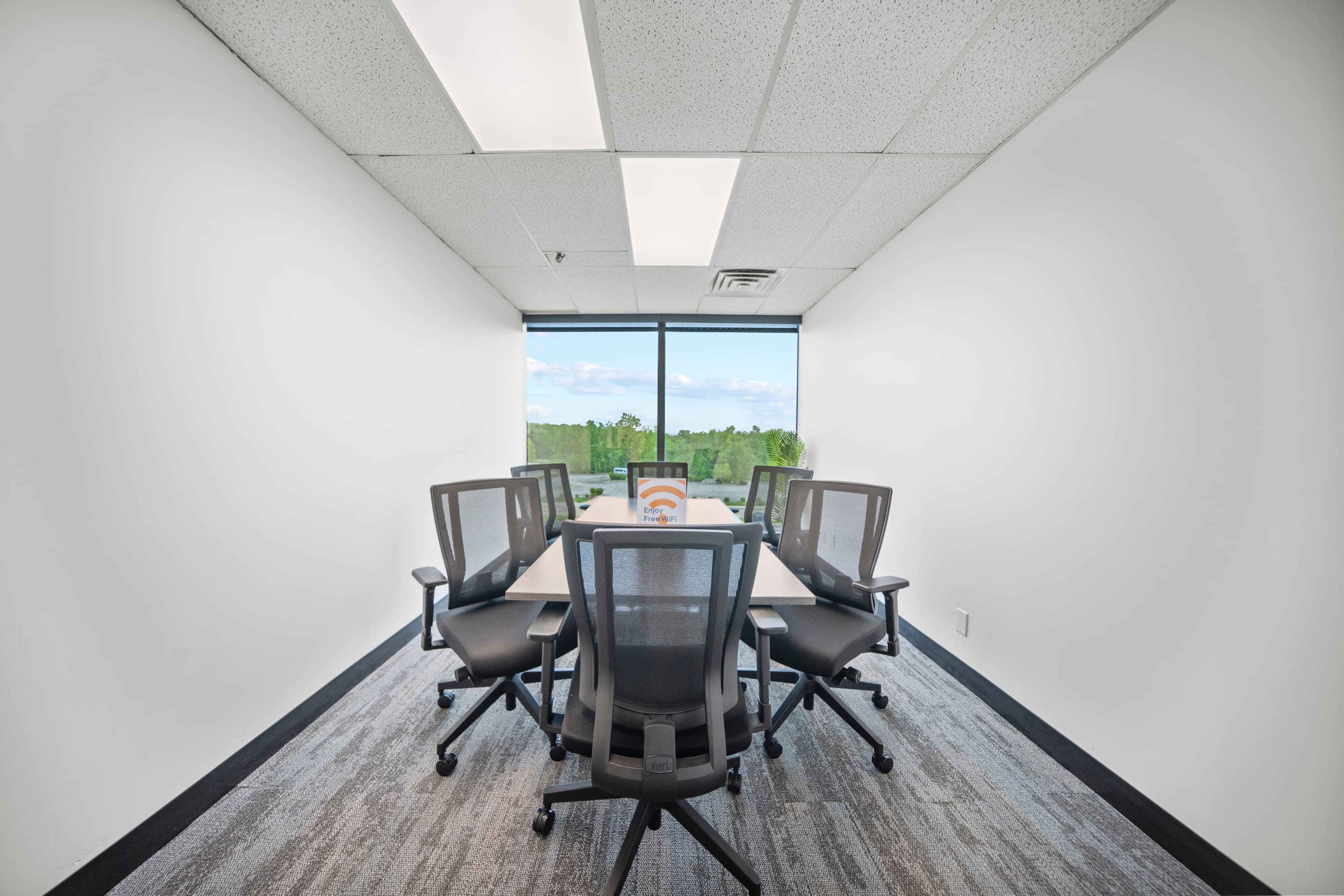 6-person meeting room