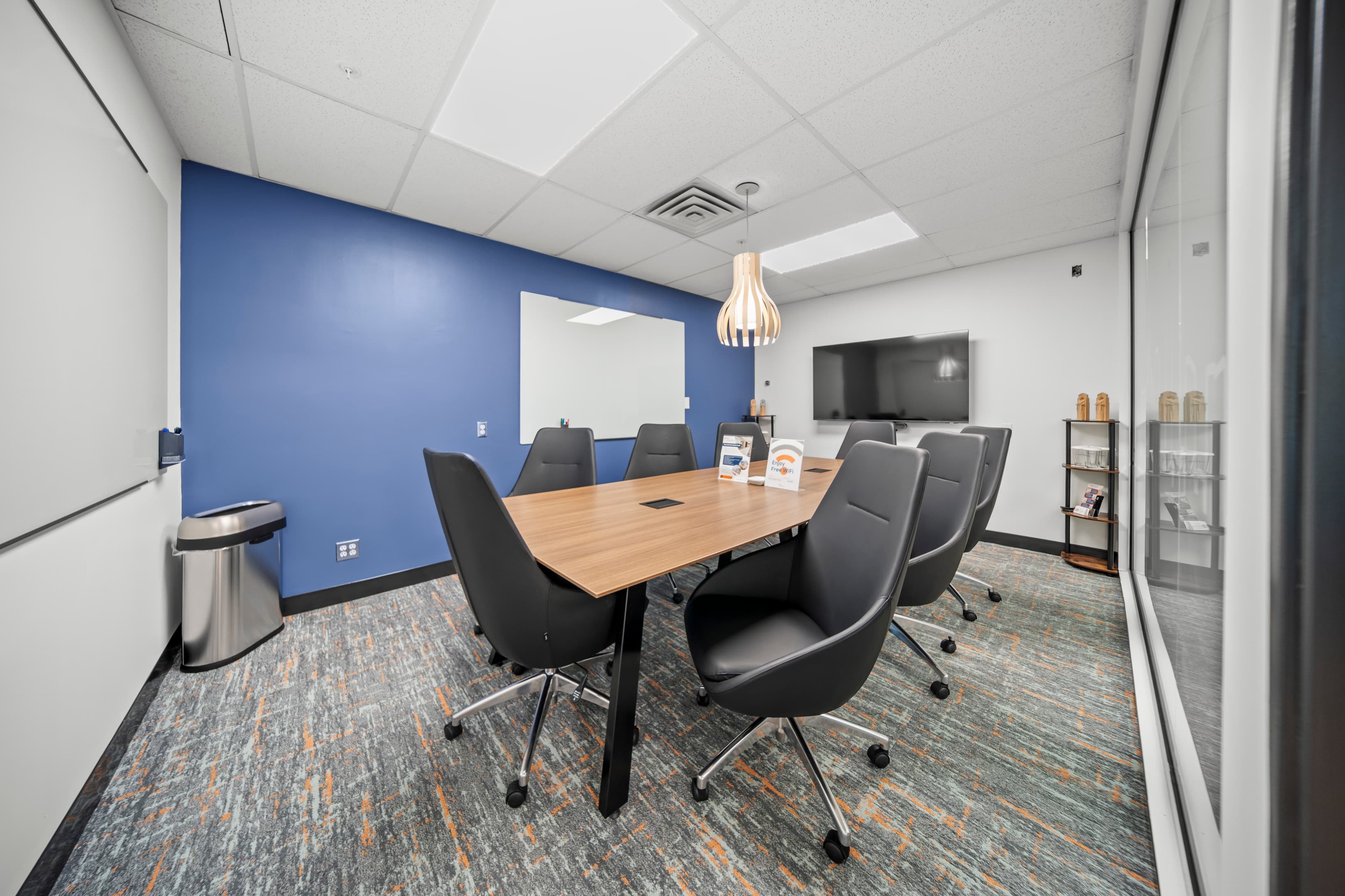 8-person meeting room