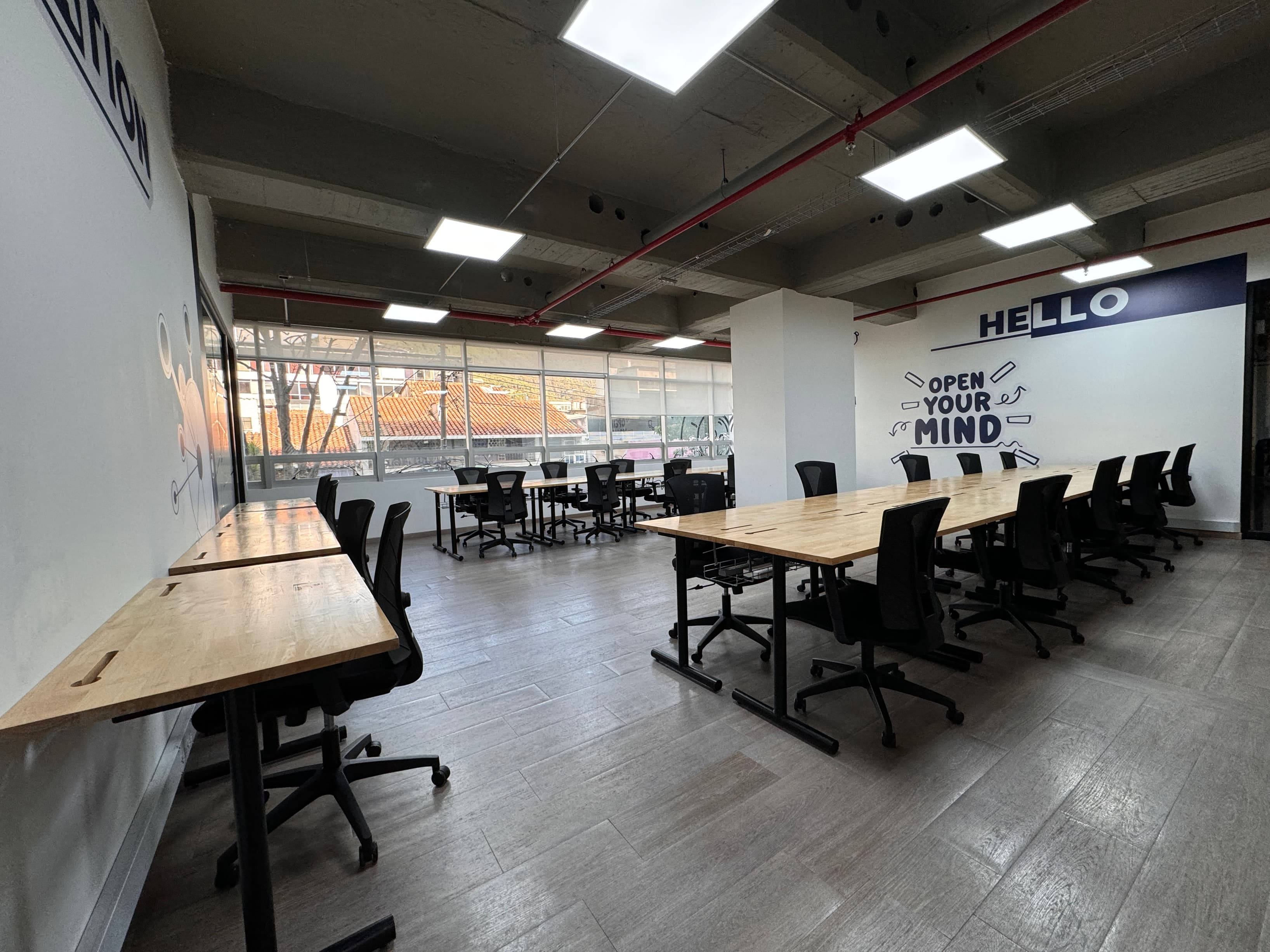 Oficina privada capacidad para 25 puestos de trabajo