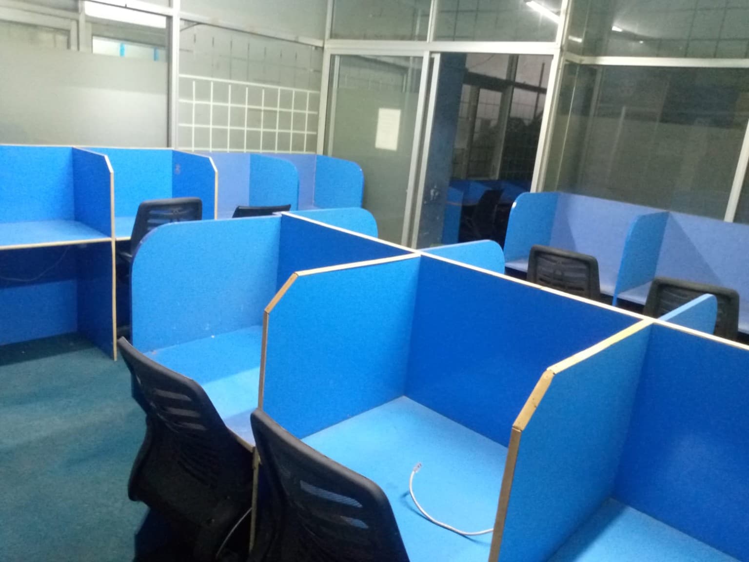 Seperate Dialing floor of 20 seats