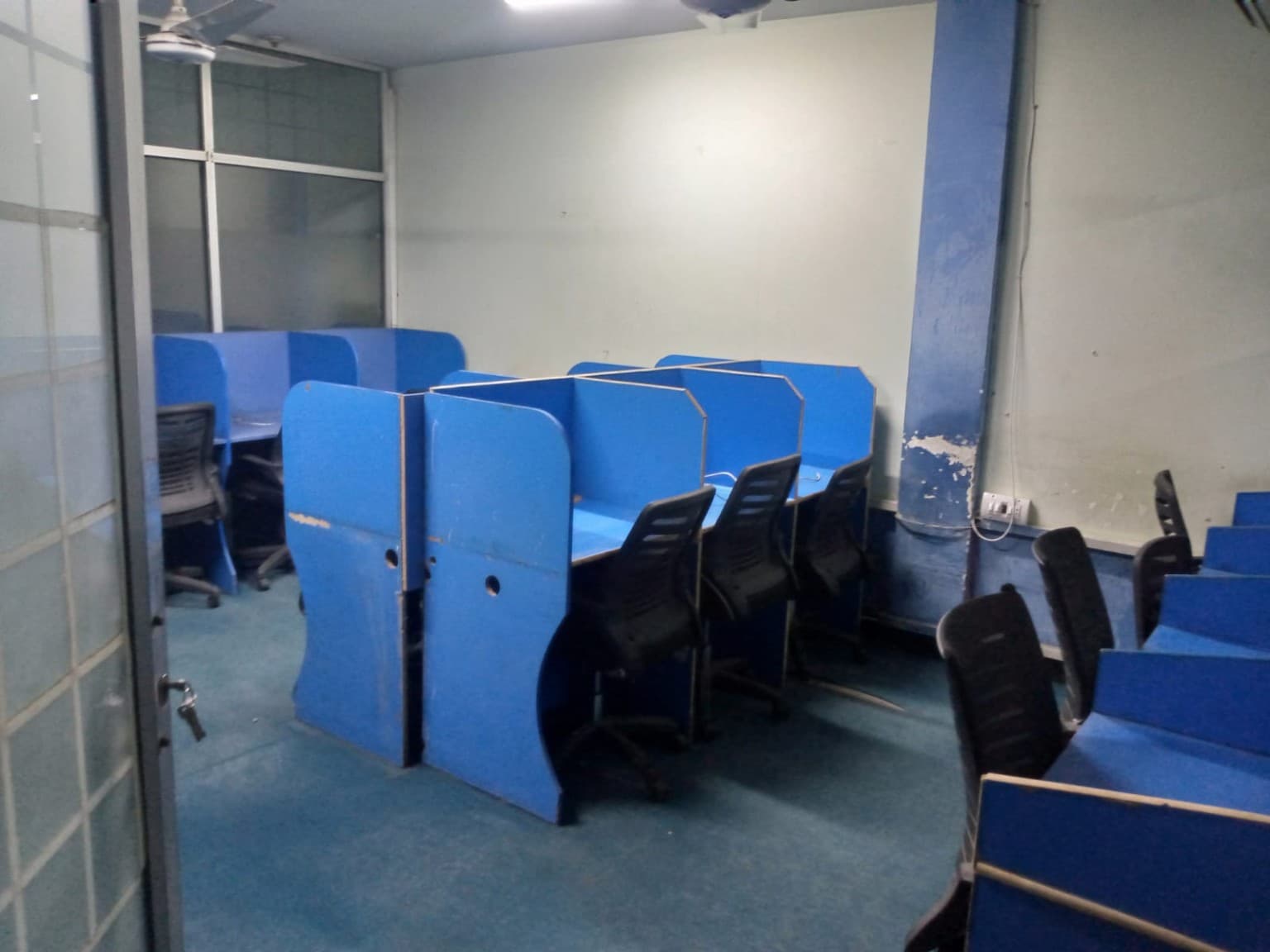 Seperate dialing floor of 20 seats