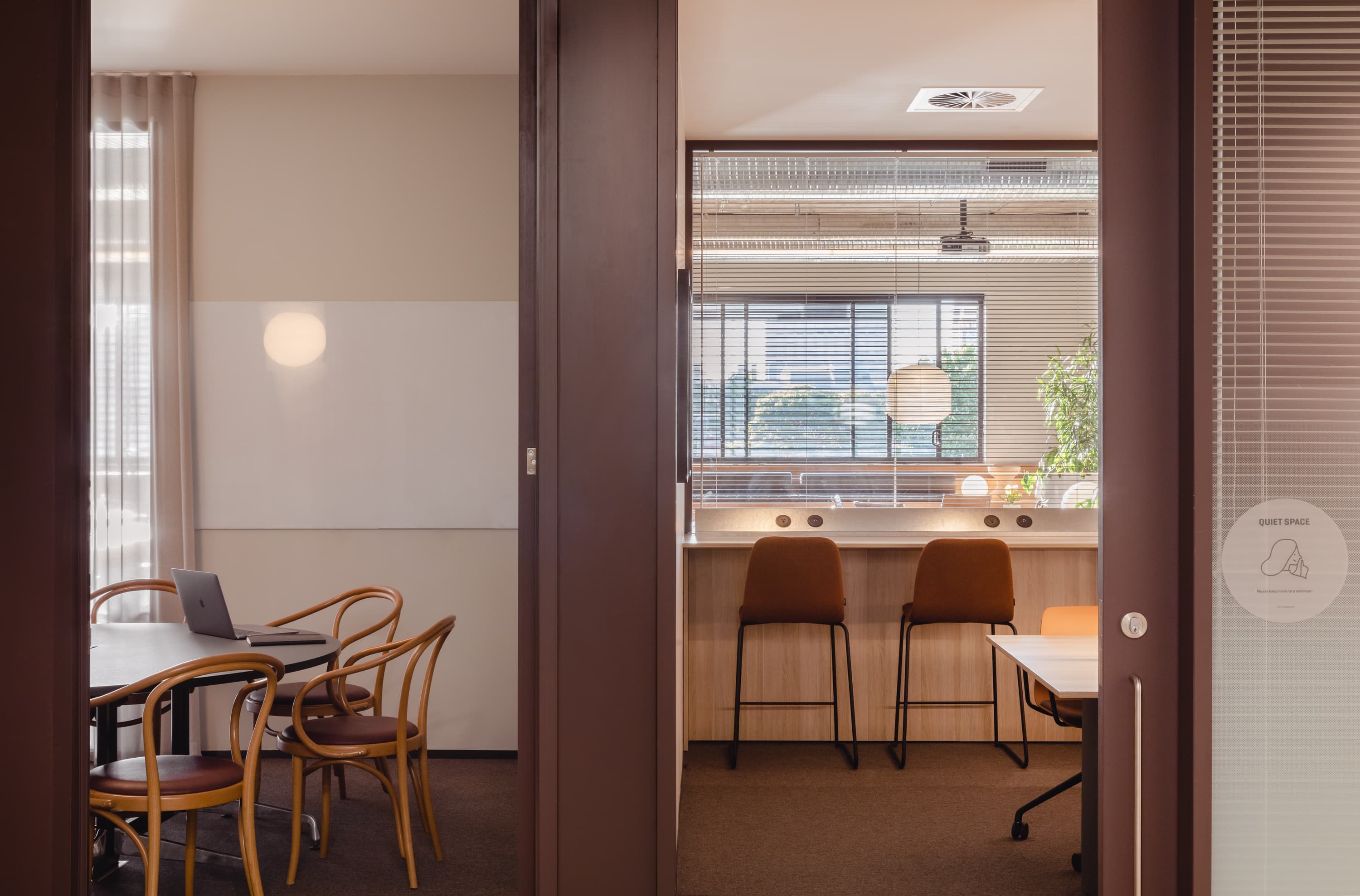 Open Desk & Meeting Room