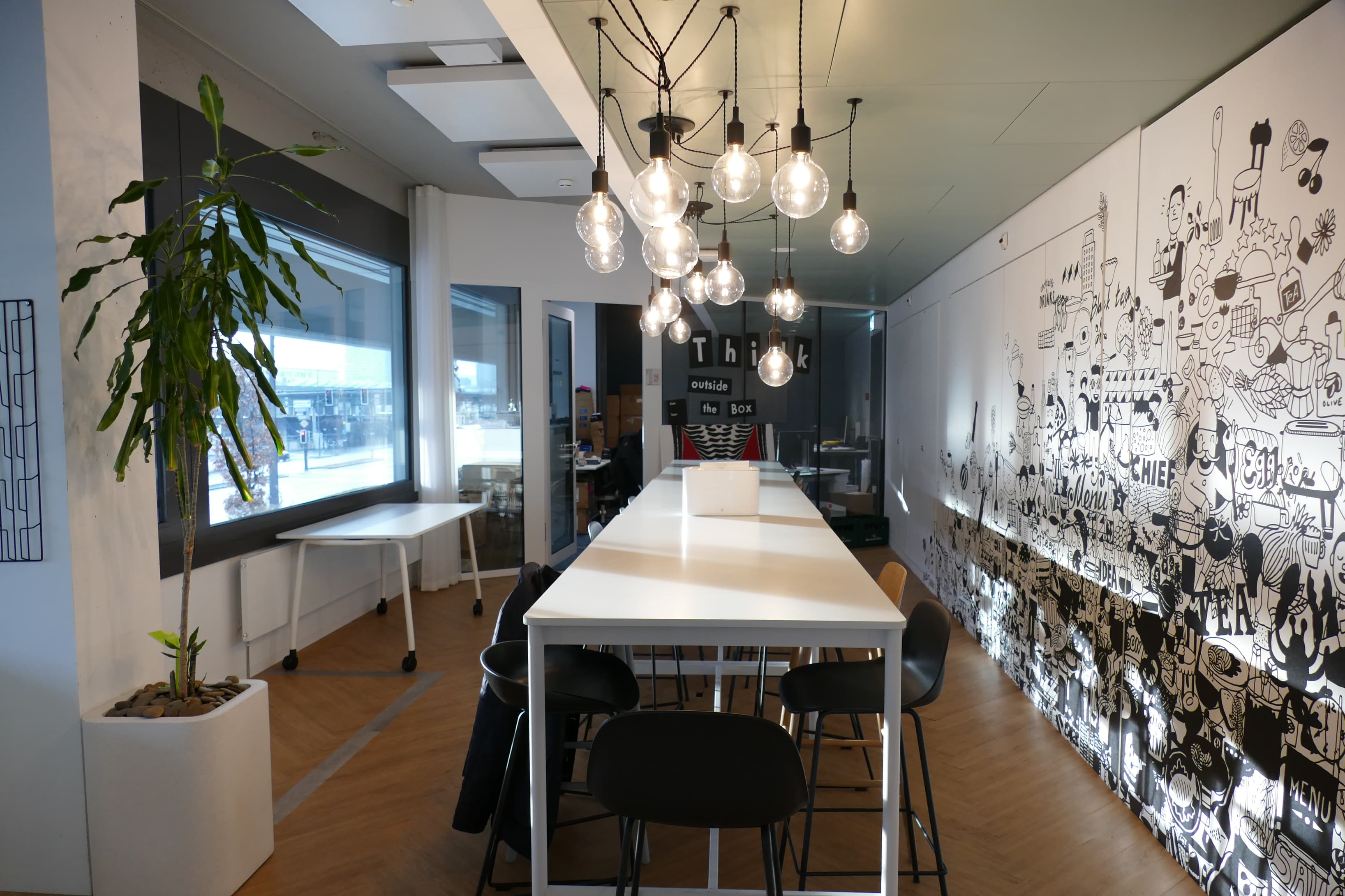 Bright communal space where members gather for lunch, coffee breaks and informal conversations throughout the day.