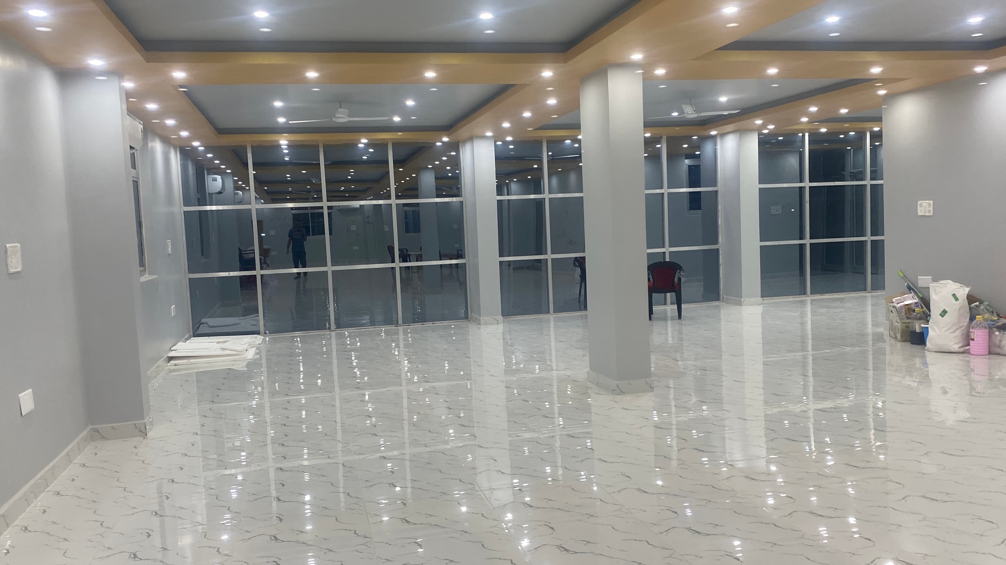 Large uninterrupted event floor area at Vishal Banquet Hall for stage and seating