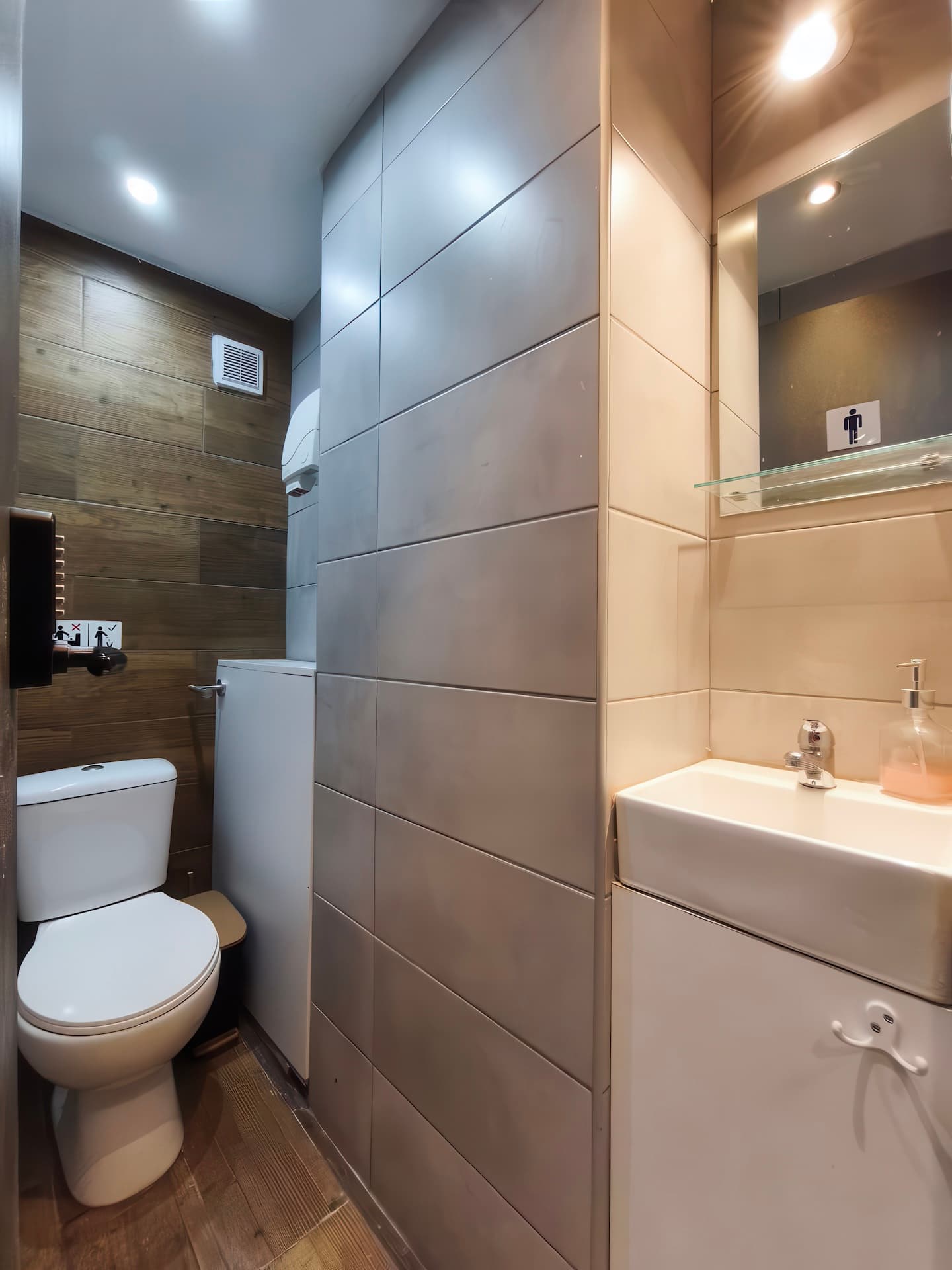 Men's Toilet