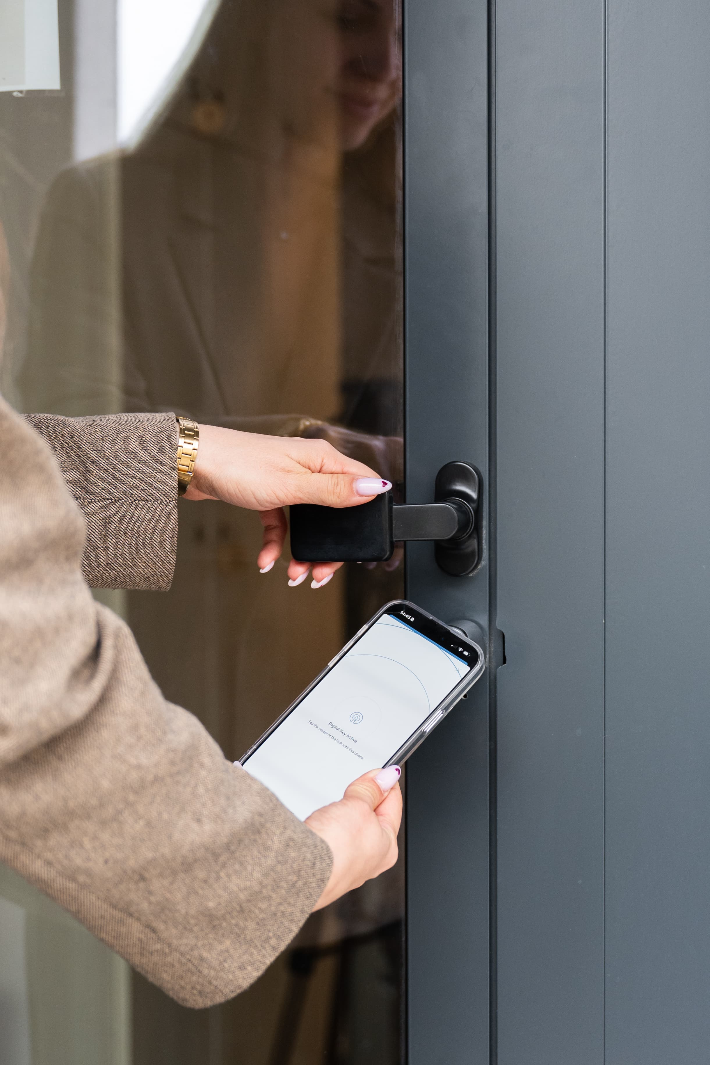 Smart keyless entry system with mobile access for 24/7 secure workspace use.