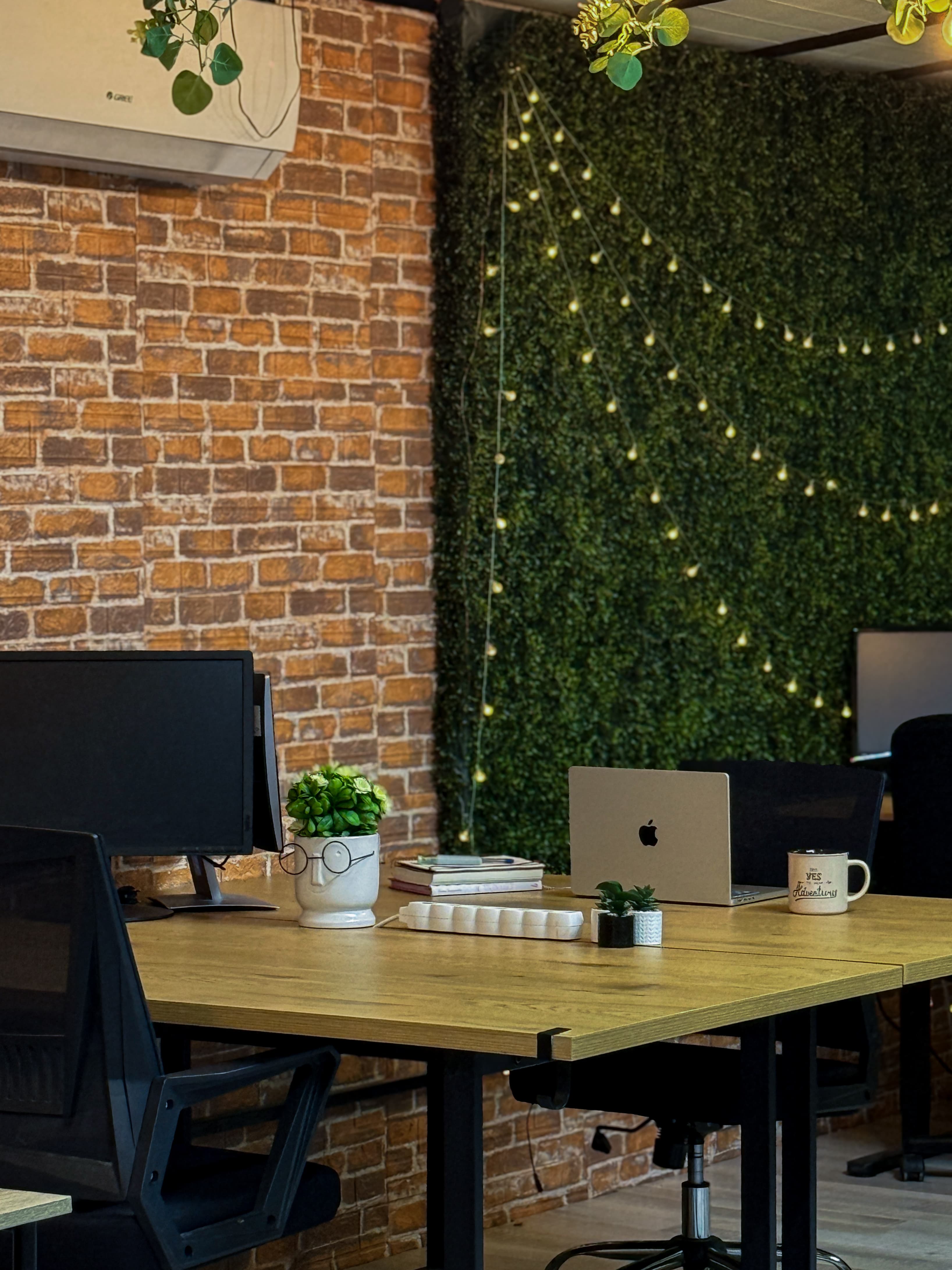 A calm workspace with large desks, greenery and soft lighting for focused days at Raboteriya. A calm workspace with large desks, greenery and soft lighting for focused days at Raboteriya.