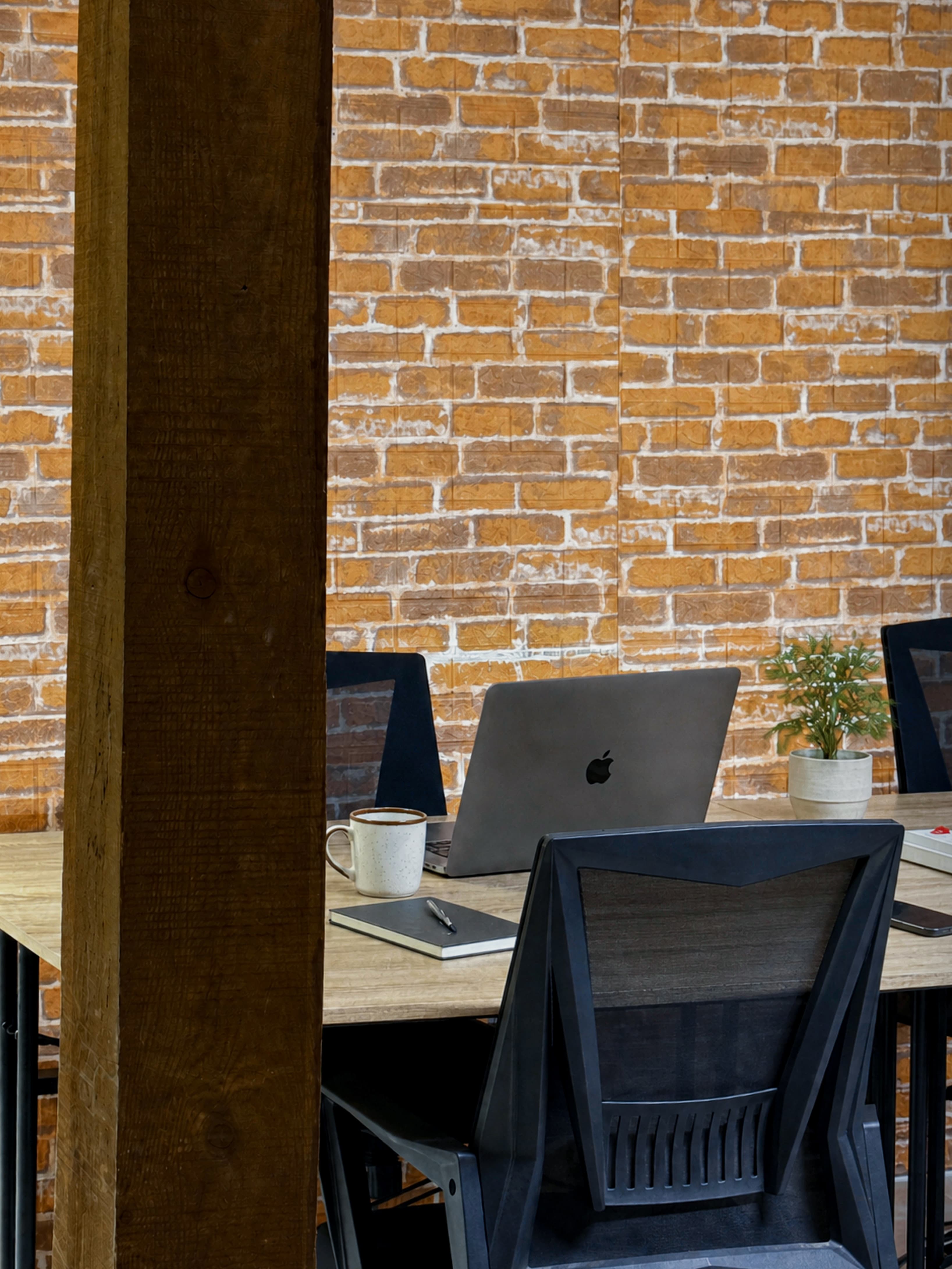 Shared desks at Raboteriya coworking space in Plovdiv, set in a warm, calm and home-like work area. Shared desks at Raboteriya coworking space in Plovdiv, set in a warm, calm and home-like work area.