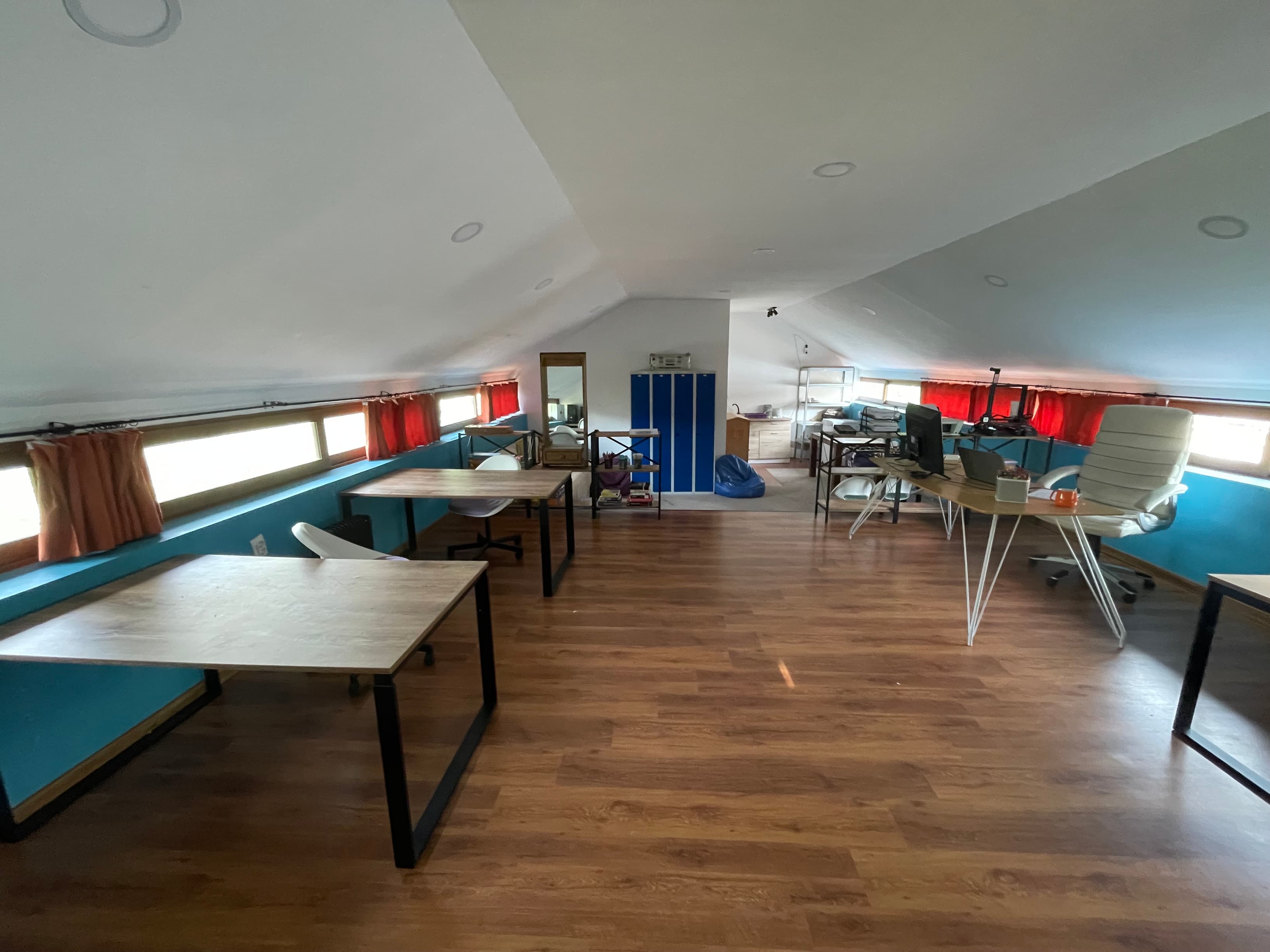 Individual Desks Individual Desks