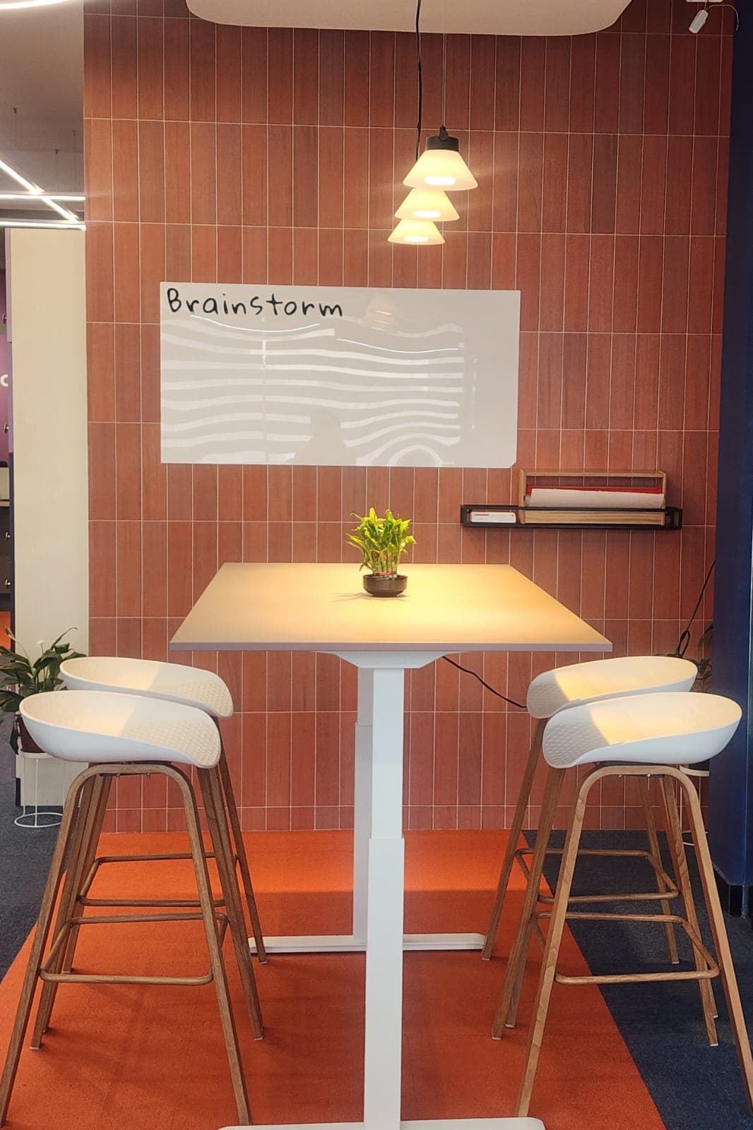 “An open and inspiring brainstorming area ideal for team discussions, idea generation, and creative sessions.”