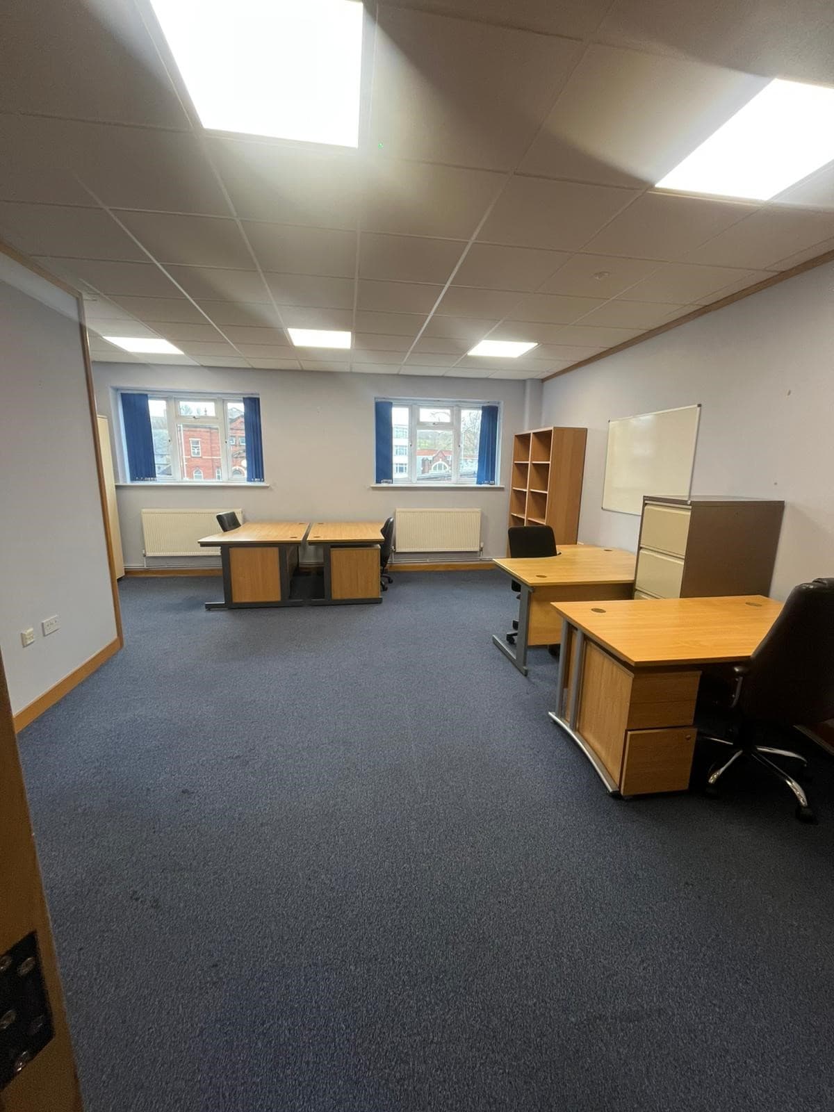 365sqft 6-8 Person Office