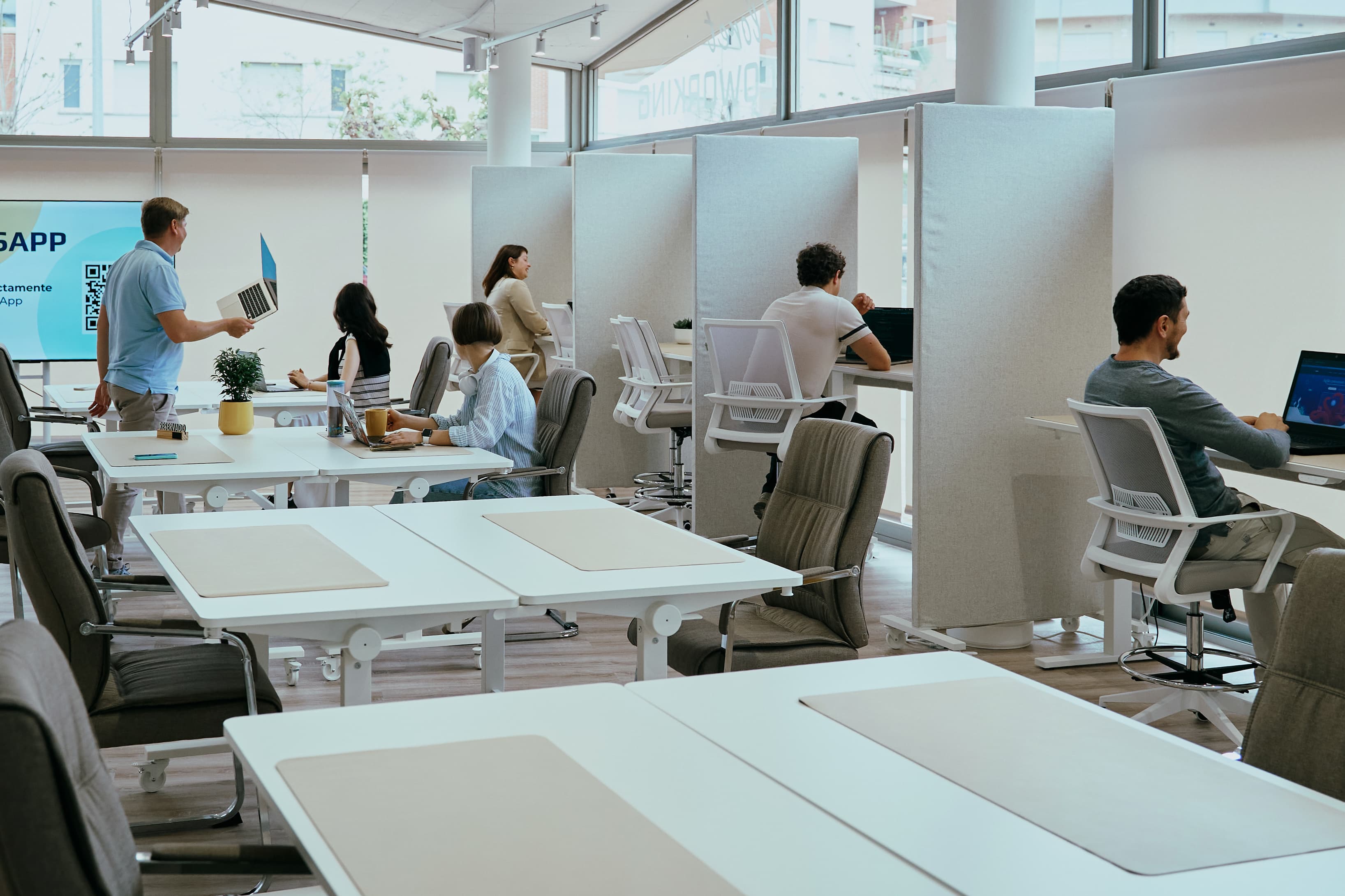Flex and fix desks Flex and fix desks