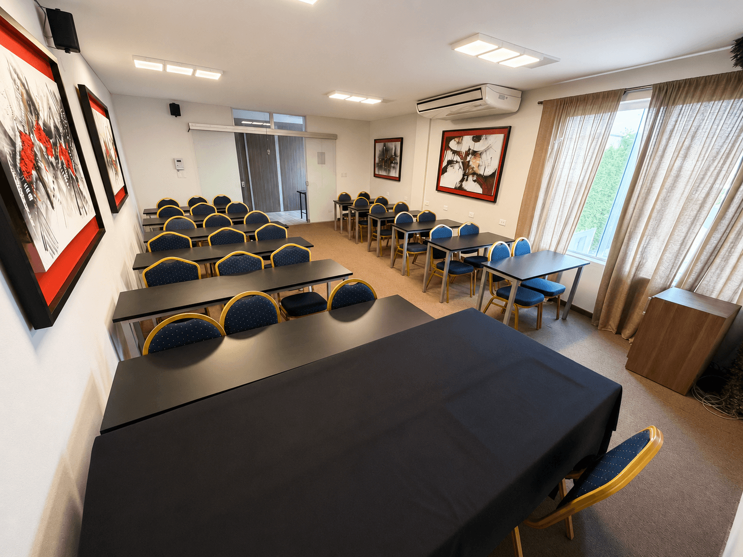 Sala Corporativa (30 personas)