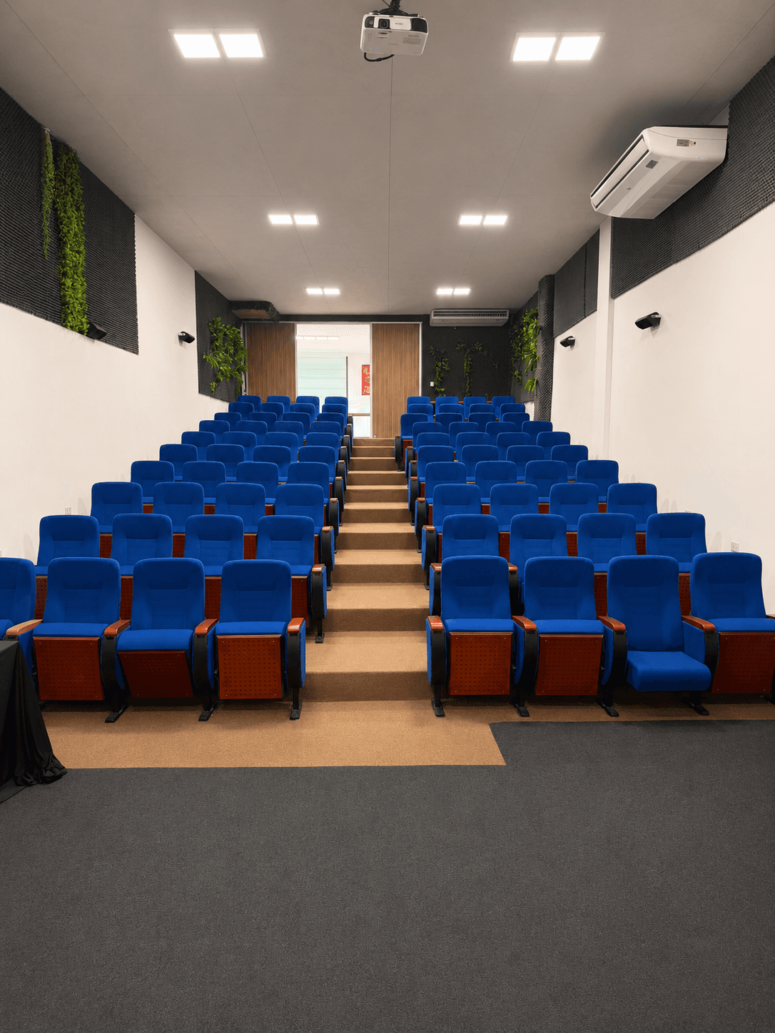 Auditorio Tipo Teatro (90 personas)
