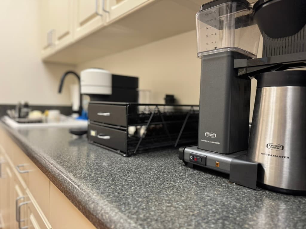 Kitchen with complimentary coffee Kitchen with complimentary coffee
