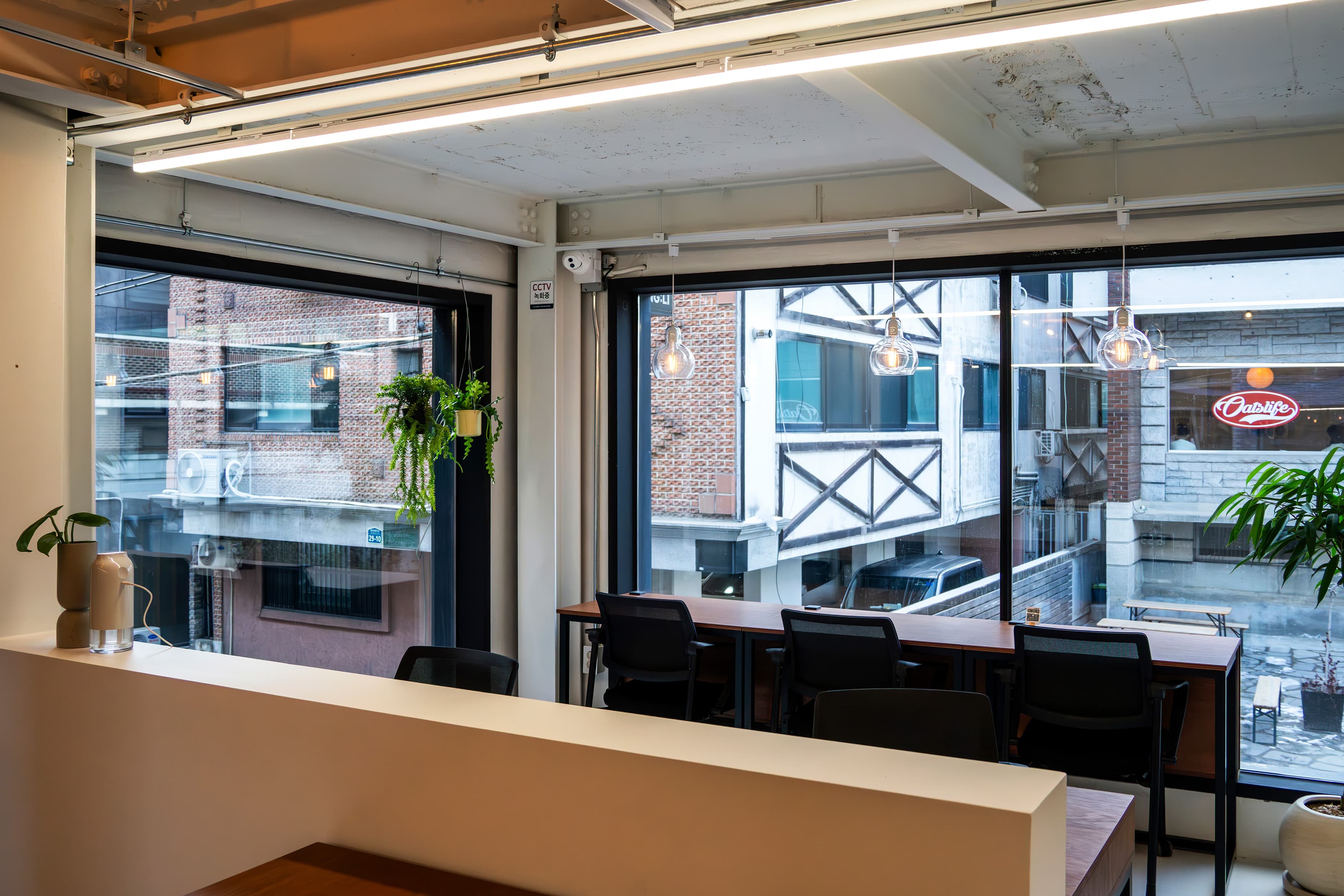 Window seats overlooking a quiet yet hip alleyway. Window seats overlooking a quiet yet hip alleyway.