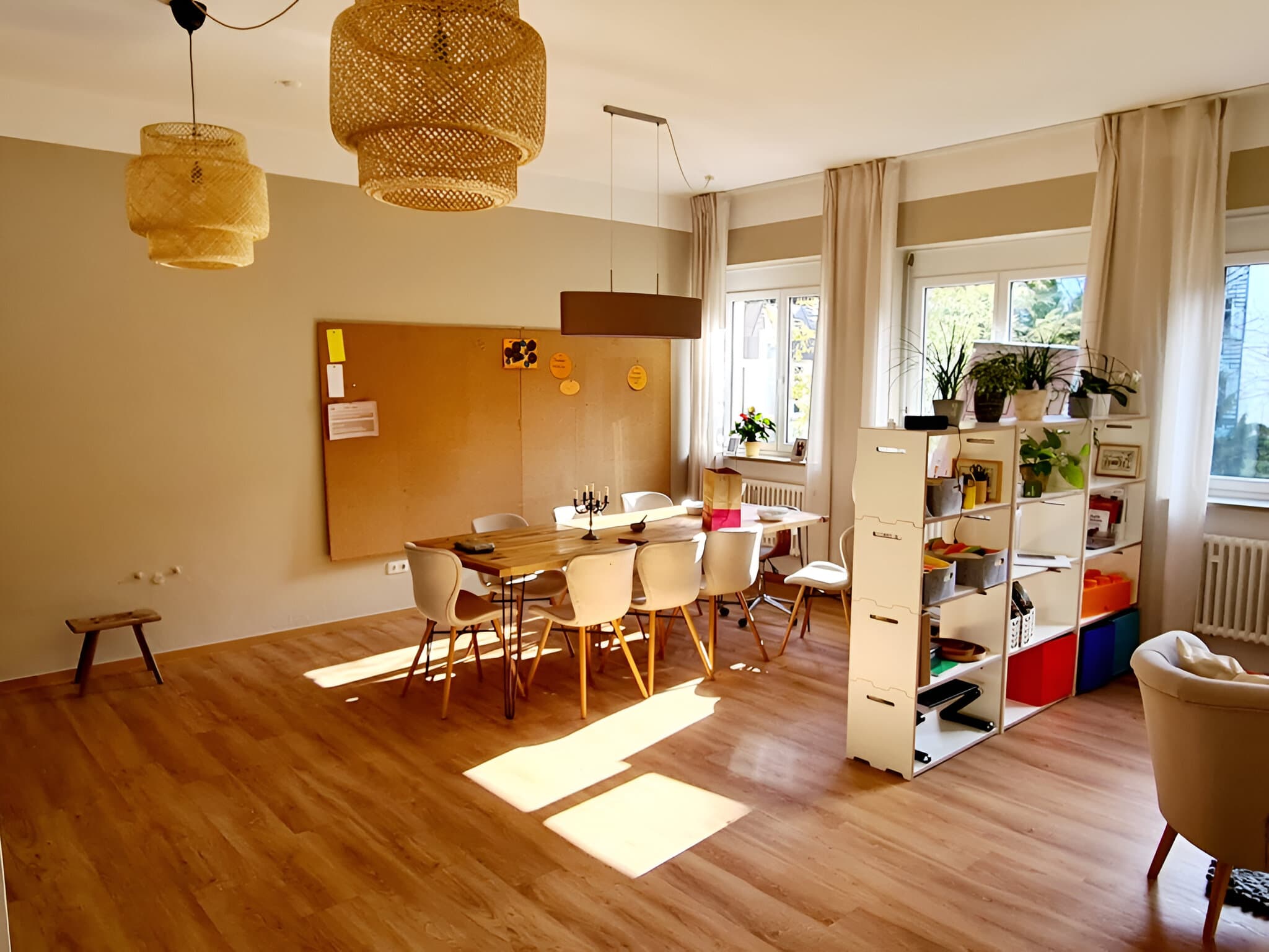 Main room that can also be transformed into a workshop area