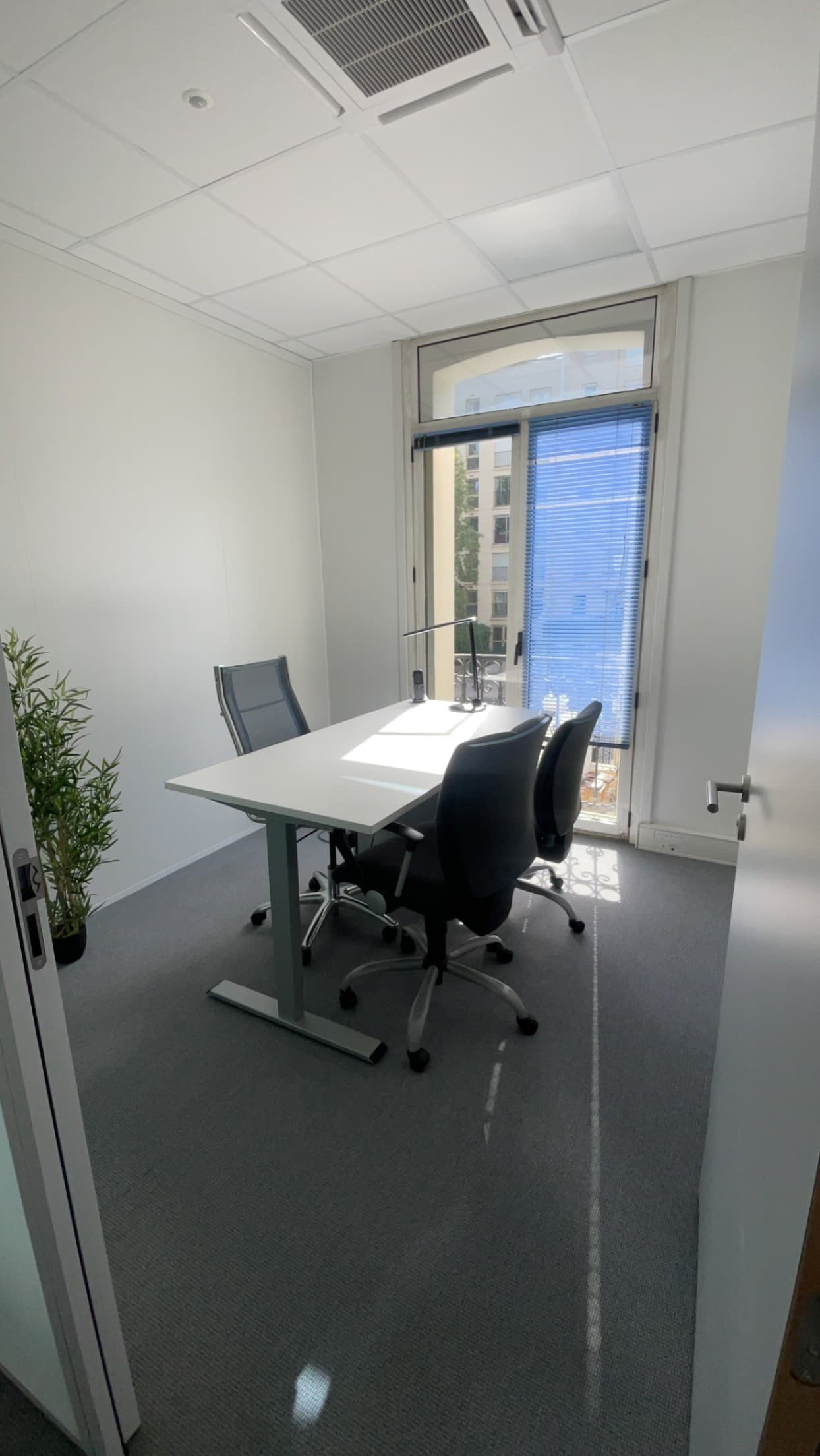 Bureau 102 Bureau 102